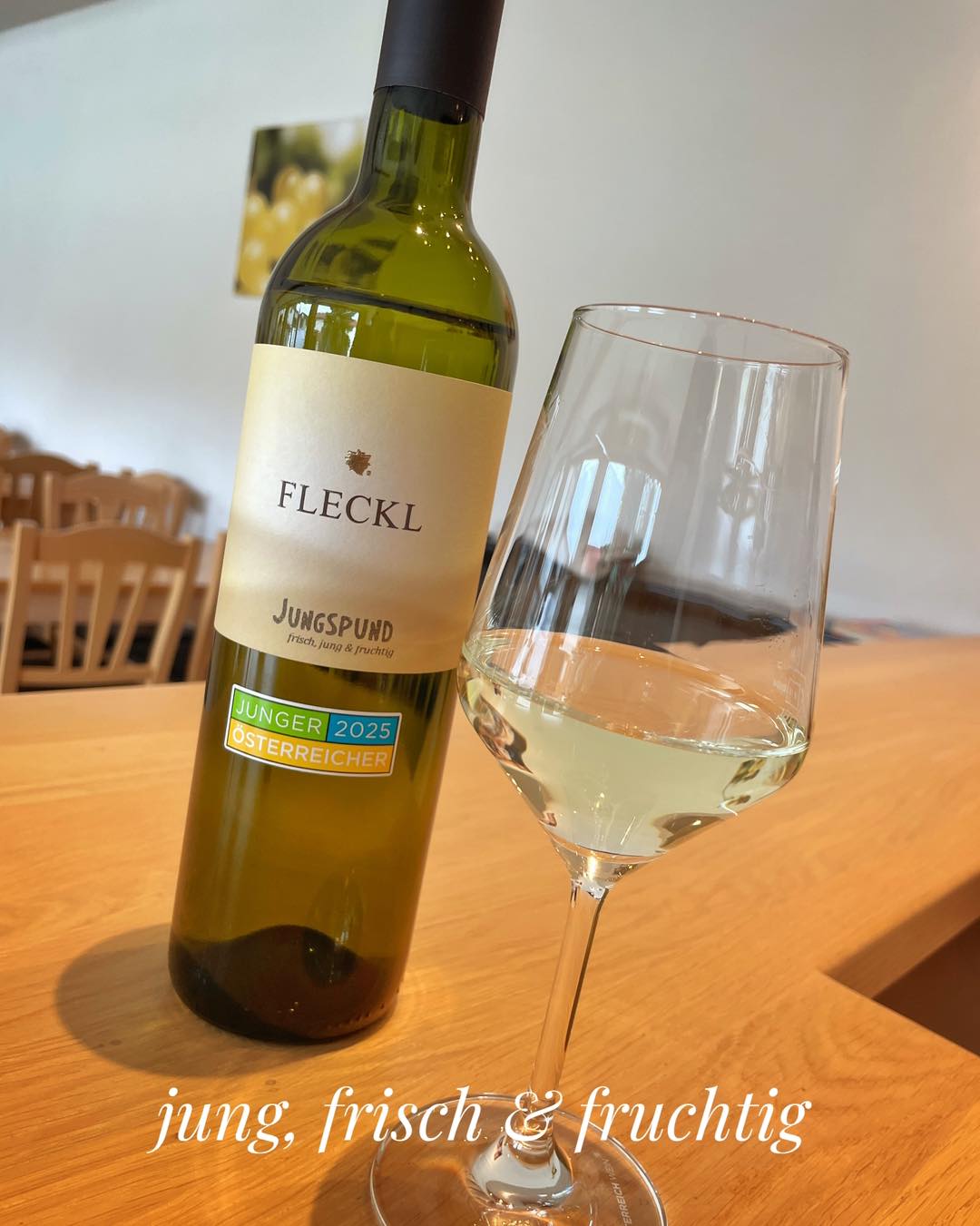 jung, frisch & fruchtig - der schmeckt 😋
#jungspund #MüllerThurgau #muskateller #jungwein #weinviertel #weingutfleckl