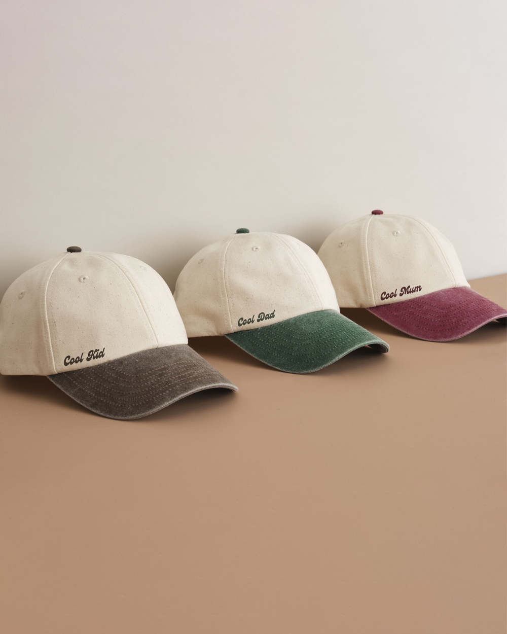 Un look rétro et décontracté avec notre casquette bicolore en coton naturel GARY ✨
Sa visière en coton délavé lui donne ce petit charme vintage qu’on adore !
Parfaite pour un look matchy-matchy plein de style 🤙
#casquettevintage #lookretro #matchymatchy #styledefamille #moderesponsable #accessoiremode #cotonnaturel #lookdetente #casquettepersonnalisée #luzetnina #toulouse #creationpersonnalisee