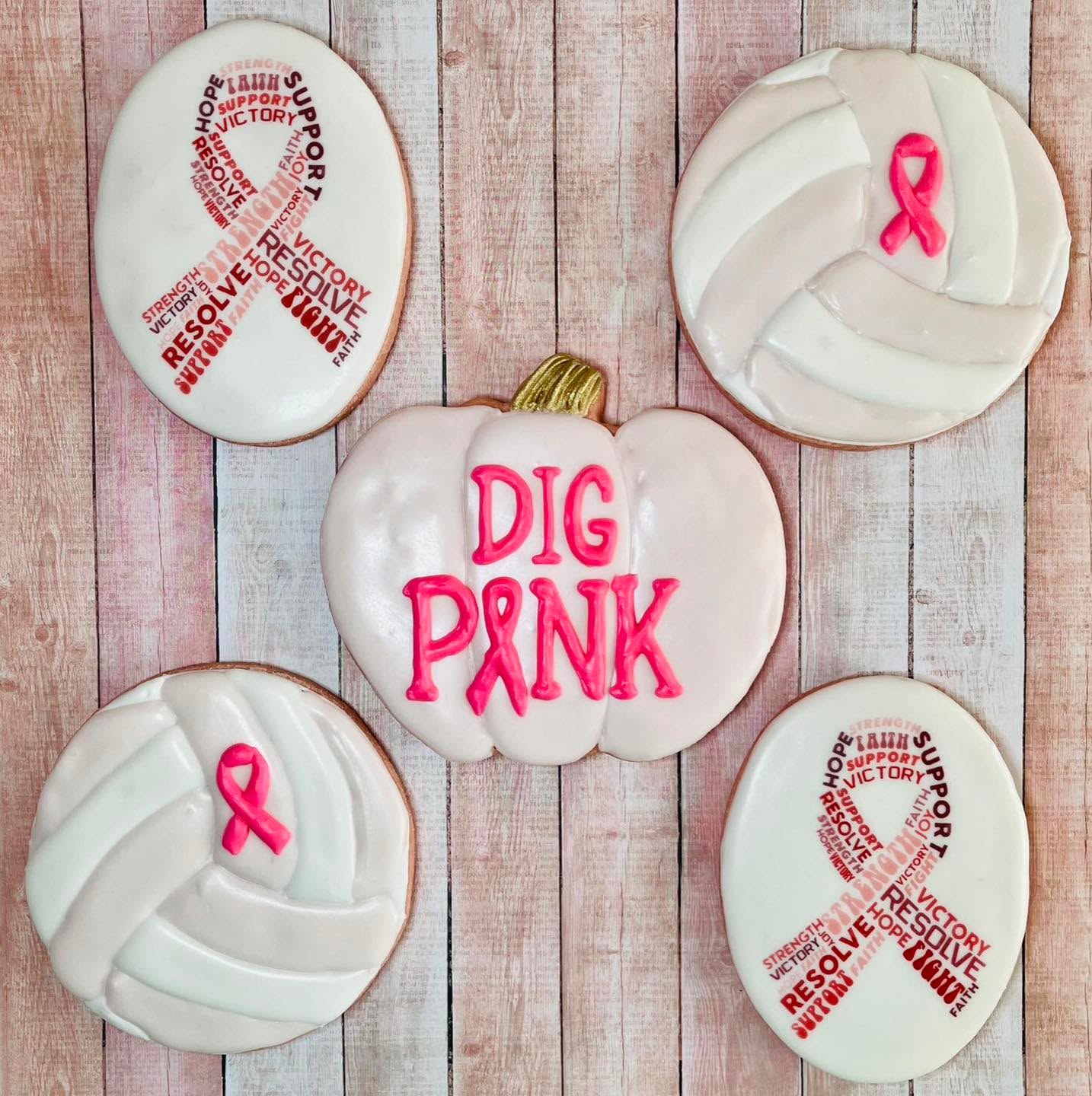 We are always honored to be included in the LHS Breast Cancer Awareness volleyball game!
Come out tonight at 6pm to support the team and the cause! 💕🏐🐾