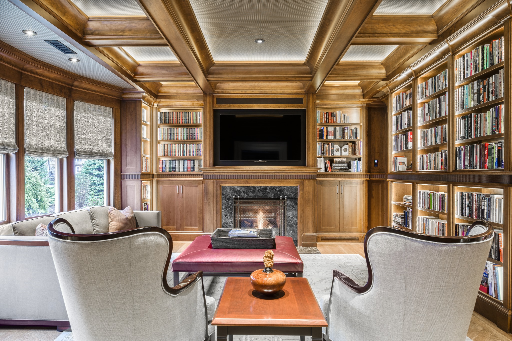 From coffered ceilings to floor-to-ceiling built-ins, this tailored home library is a testament to elevated design and refined living.
Interior Designer: Sharon Staley Interiors
Photographer: Greg Premru @gregpremru
#LuxuryLibrary
#CustomHomeBuilder #LuxuryHomes #Craftsmanship #CustomInteriors #LuxuryInteriors