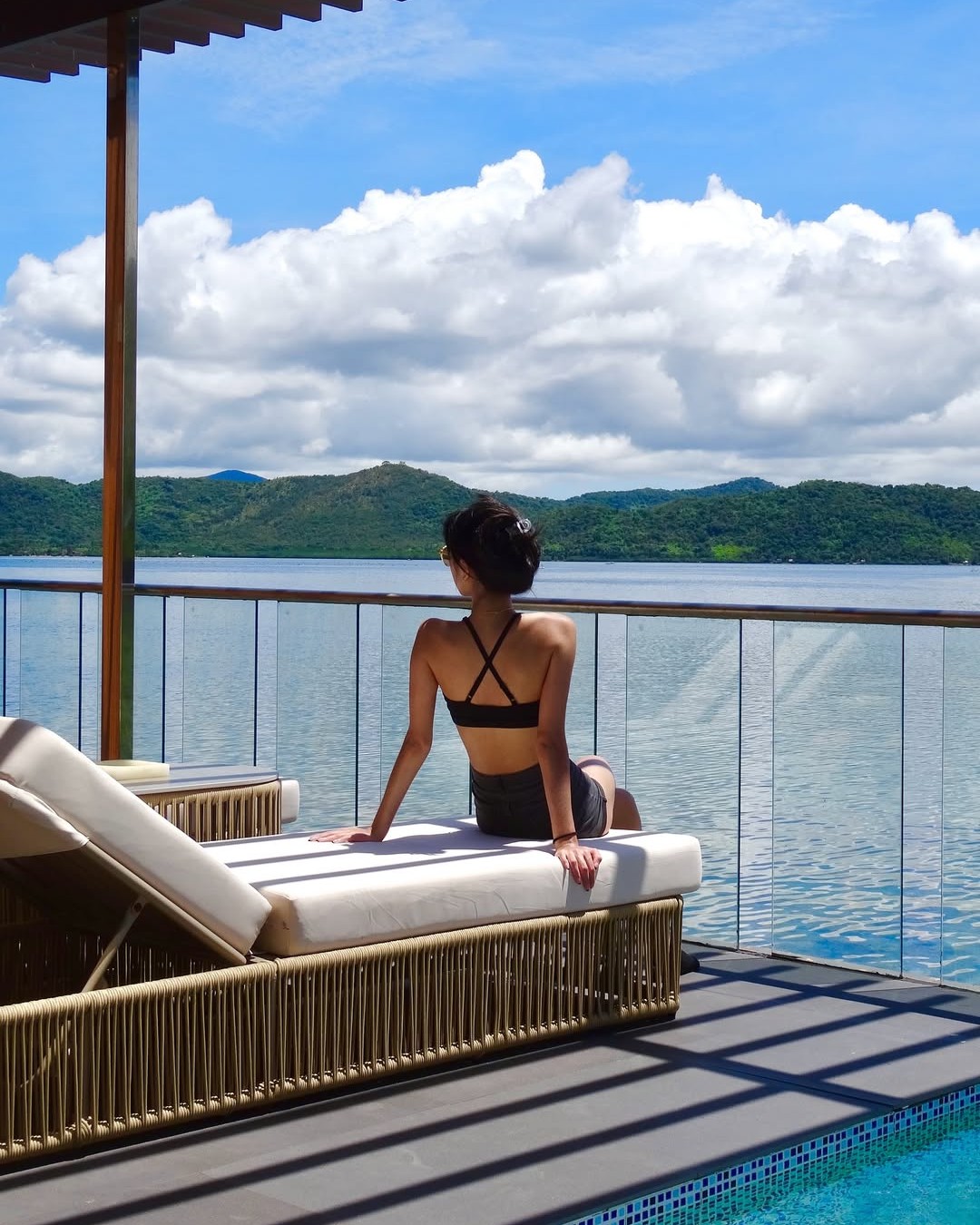 Our kind of peace and quiet: slow mornings by the pool, afternoon naps, and that peaceful island hum. That’s the Salepan kind of rest. 🌿
Book your Salepan Villa today at sunlighthotelsandresorts.com/setir-book-now
📸 @inaverzosa
#DoseOfSunlight #Travel #Palawan #Philippines