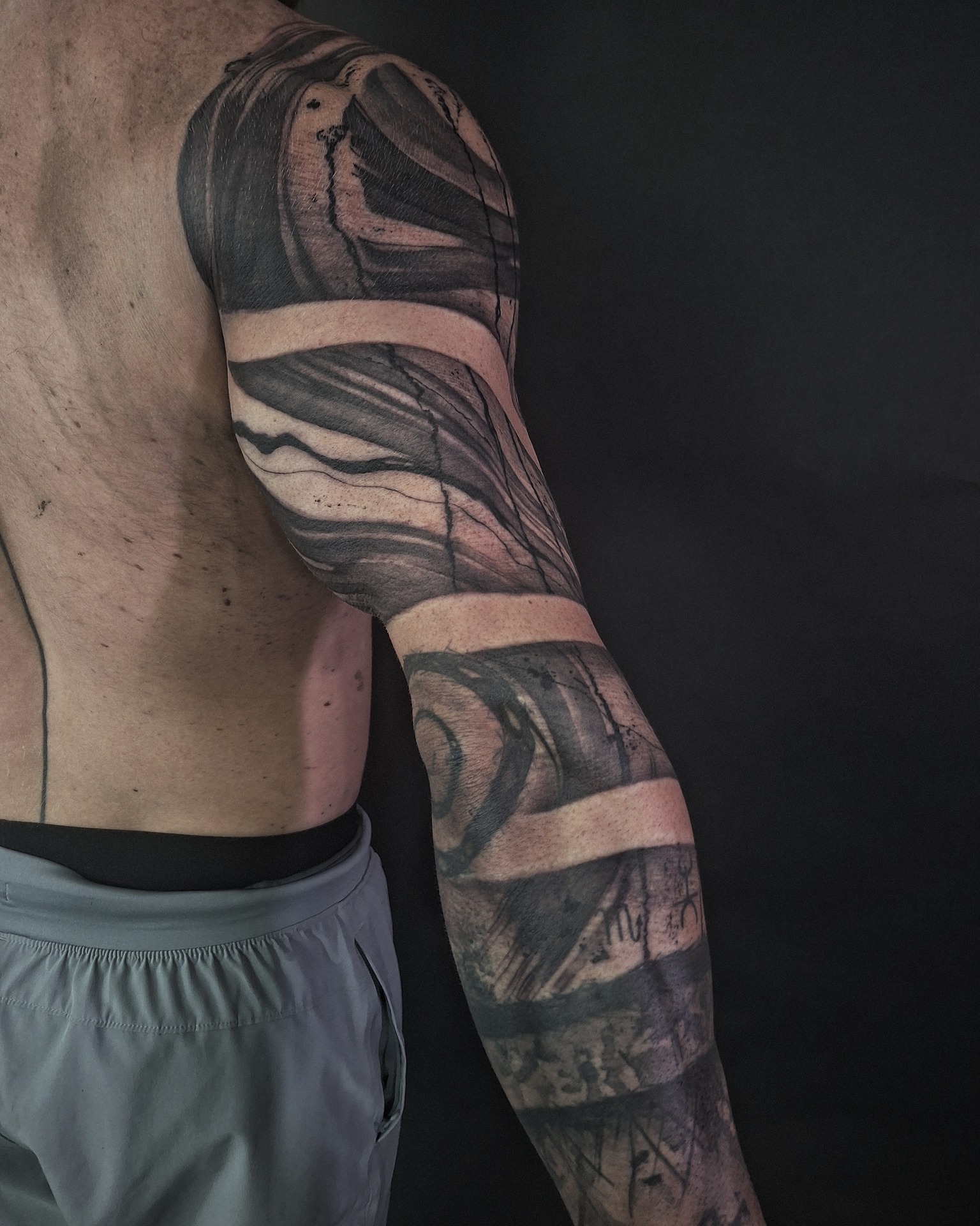 Flow and chaos, captured in black ink. 🖤 by @elliecitadel
A full-sleeve study in movement, texture, and balance — where abstract meets instinct. Every mark tells a story, every gap breathes intention.
Done at @thelostoasistattoo
✨ Want ink like this? 👉 DM @elliecitadel or email deroy.eliot@gmail.com
to book your spot! ✉️
🎃 Don’t forget — we’re celebrating Halloween Flash Day on October 31st!
Step into the studio for spooky flash designs, eerie good deals, and treats you won’t want to miss 👻🍬