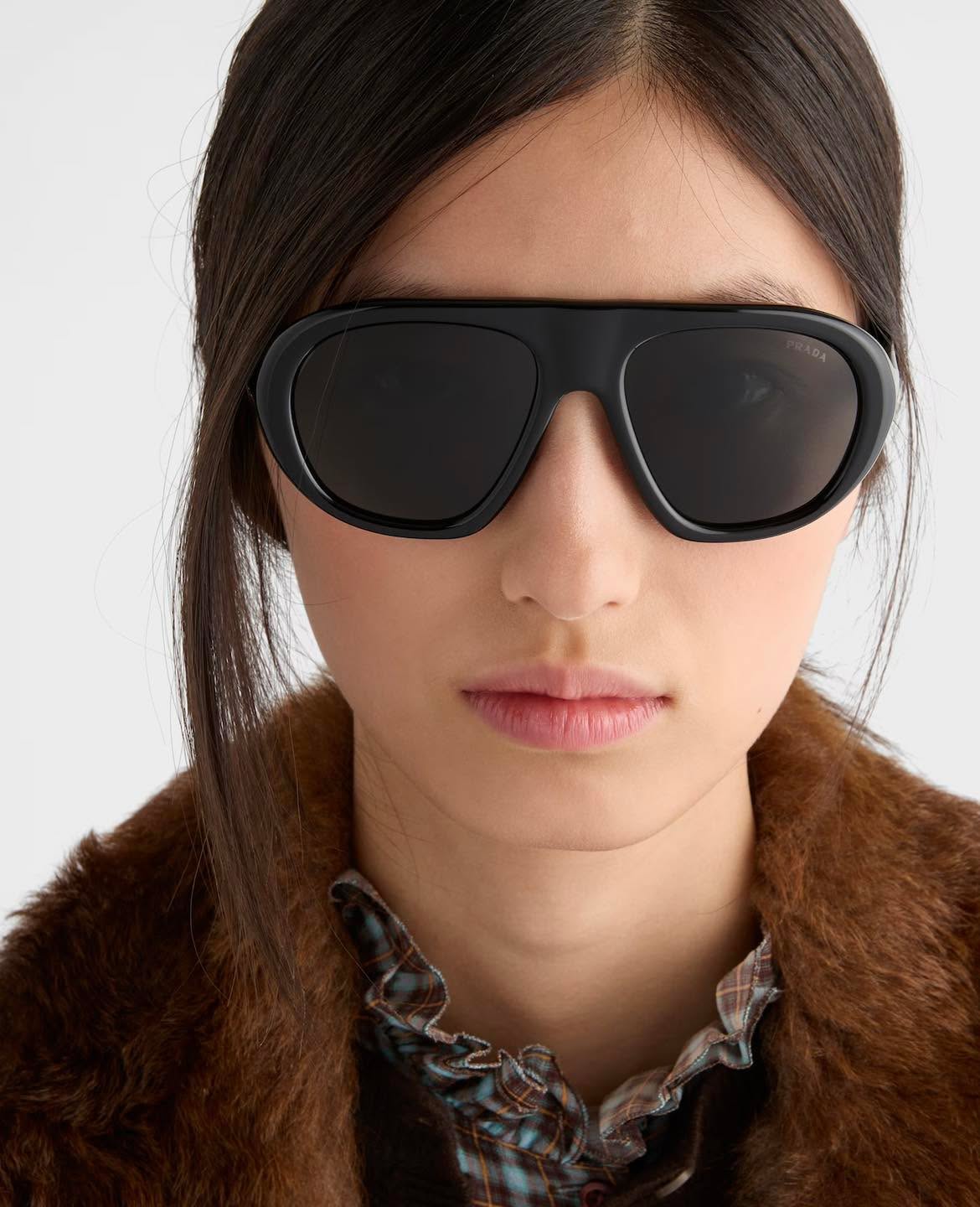 From Prada an oversized pilot shape for a contemporary and feminine look.
Pic via prada
.
.
.
#pradasunglasses #madeinitaly #otticabardellimilano #occhialidasole #occhialidasoleuomo #occhialidasoledonna #otticomilano #occhialiuomo #zeissvisionstoremilano #occhialivista #zeissstore #pradaeyeglasses #prada #eyeweartrends #otticamilano #occhialidonna #luxuryglasses #eyewearfashion #pradamilano #occhialidasole😎 #occhialimoda #occhialisole #zeissvisionstore #pradamilan #occhialimilano #zeissvisioncenter #occhialidimoda #otticabardelli #occhialidavista