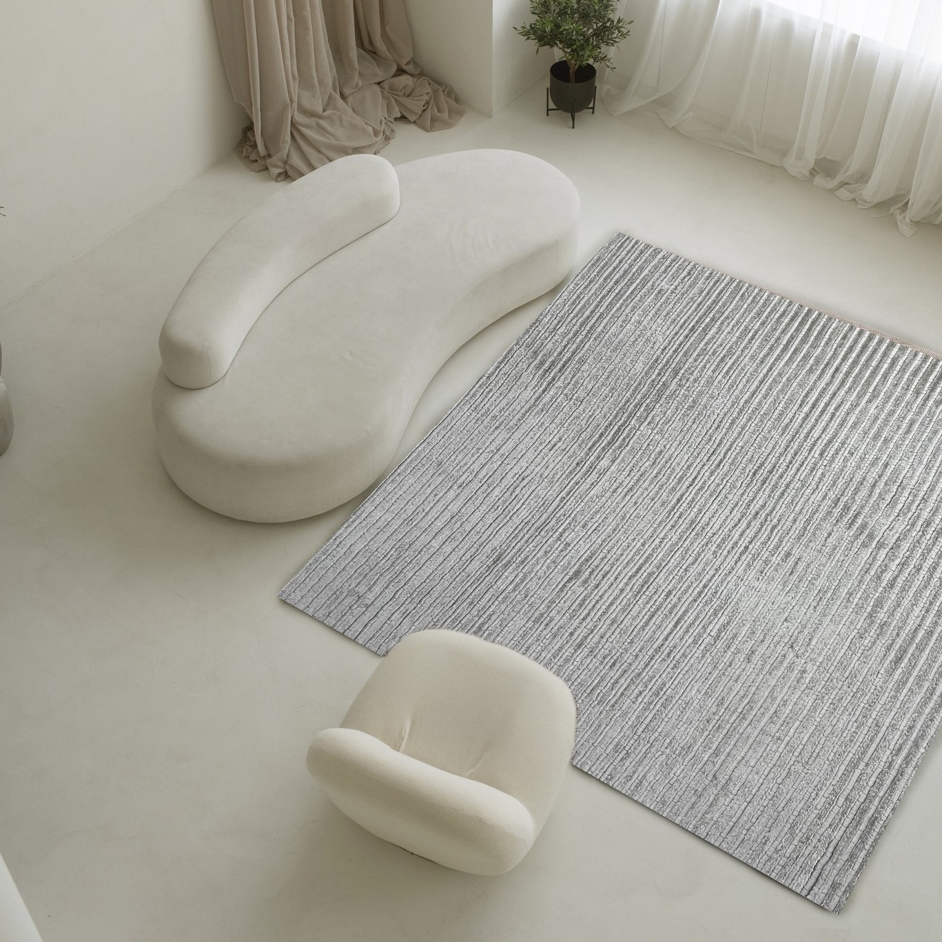 Tapete Tibetano Prata
Elegância em sua forma mais sutil. O Tapete Tibetano Prata traz um brilho delicado e textura refinada, realçando a luz natural e criando uma atmosfera leve e sofisticada. Seu tom neutro e desenho discreto se adaptam a diferentes estilos de decoração, tornando o ambiente ainda mais acolhedor e contemporâneo.
Consulte mais sobre o modelo visitando nossas lojas.
📍Rua Henrique Schaumann, 498 - Pinheiros | SP
São Paulo: (11)93044-1854
Caxias do Sul: (54) 3027-1234
.
.
.
.
#kiantapetes #arqdecor #interiordesign #sofisticacao #personalidade #estilo #tapetesimportados #decoração #homedecor #homesweethome #designinterior #arqlovers #confort #casadecorada #DesignDeInteriores