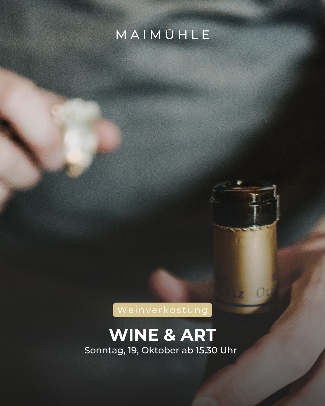 WINE & ART – Kunst im Glas & Gemälde
Am Sonntag lädt Sommelier Frederik Theis persönlich zur offenen Weinverkostung ein.
Probiere ausgesuchte regionale & internationale Weine und genieße dabei die Kunstwerke unserer Ausstellung.
Ganz ohne Anmeldung – einfach vorbeikommen, probieren, entdecken.
Und wer danach noch mehr erleben möchte:
Die Hunnenfeier auf der anderen Moselseite ist nur einen Spaziergang entfernt!
Ein Tag voller Eindrücke – für alle Sinne.
#wineandart #weinerlebnis #sommelier #frederiktheis #kunsttrifftwein #perl #mosel #hunnenfeier #weingenuss