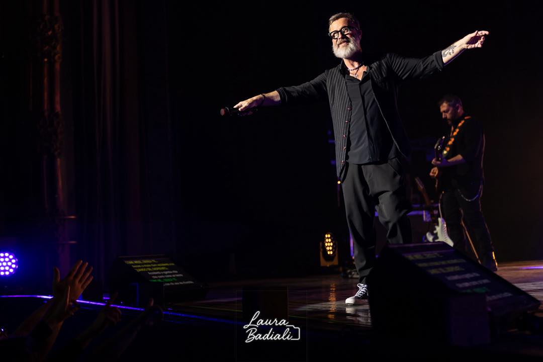 Ieri sera a Liegi il tour ha ripreso il via con una fantastica serata! Grazie 🫂
Questa sera saremo a Mons, già sold out, e domani Brussels! 🇧🇪
Vi aspetto!
Ph @laurabadiali
#MarcoMasini #CiVorrebbeAncoraIlMare
@friendsandpartners @momyrecords @concerto.official @rtl1025 @birindelliauto