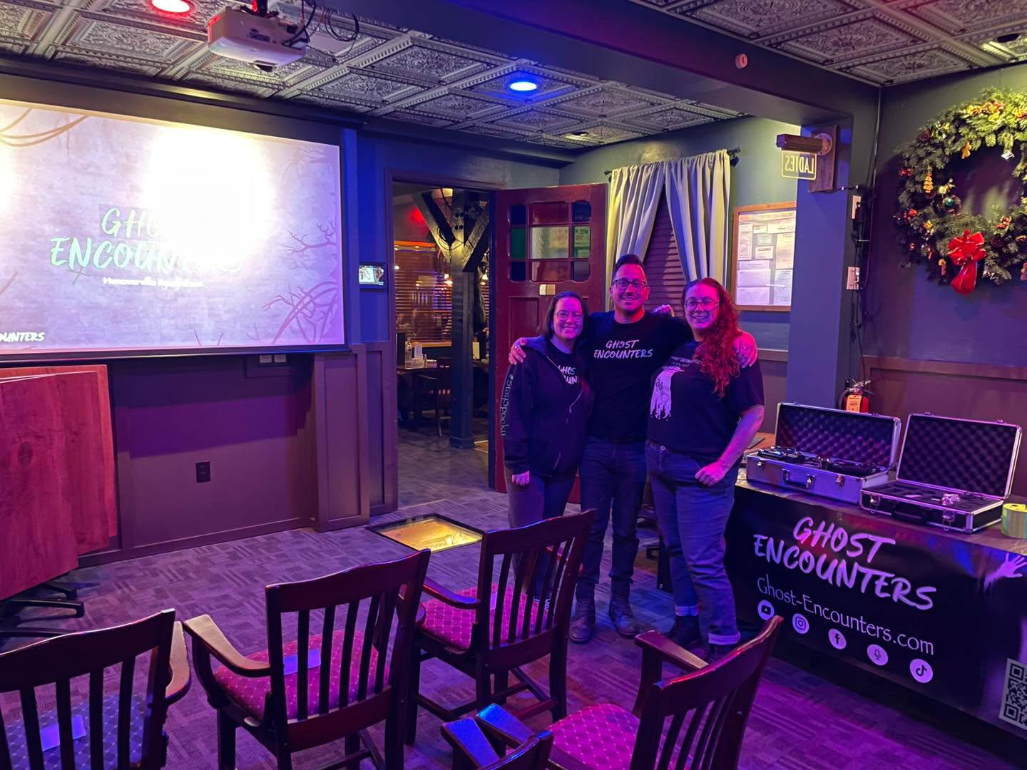 Having a great time at our premiere at @hanovervilleroadhouse 👻❤️
#ghostencounters #hauntedppaces #ghosts #premiere #paranormal #paranormalinvestigation #paranormalinvestigator #newepisode