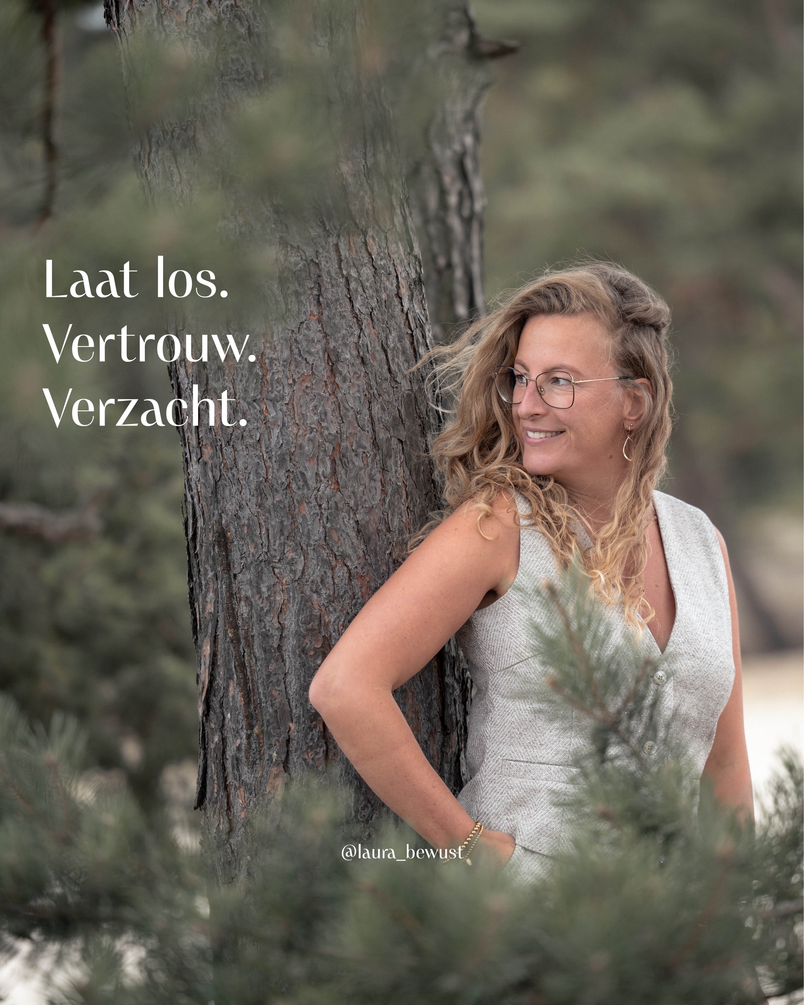 🍂 De bomen doen het ons voor: Ze laten los wat uitgebloeid is. Zonder drama, zonder verhaal, zonder strijd en zonder twijfel.
Ze vertrouwen erop dat de cyclus klopt. Dat de ruimte die ontstaat, straks weer gevuld mag worden met iets nieuws. Iets wat past bij de volgende fase. Jij mag hetzelfde doen.
De herfst is het perfecte moment om je energetisch op te schonen. Om te luisteren naar je lichaam, naar je hart, naar je ziel. Welk patroon, welke overtuiging, welke oude rol is klaar om losgelaten te worden? Precies daar begint je transformatie naar een nieuw hoofdstuk, een nieuw seizoen. 🌬🍁
#loslaten #vertrouwen #verzachten #seizoenswijsheid #bewustzijn #energie #zelfheling #innerlijkerust #touchofmatrix #holistischleven