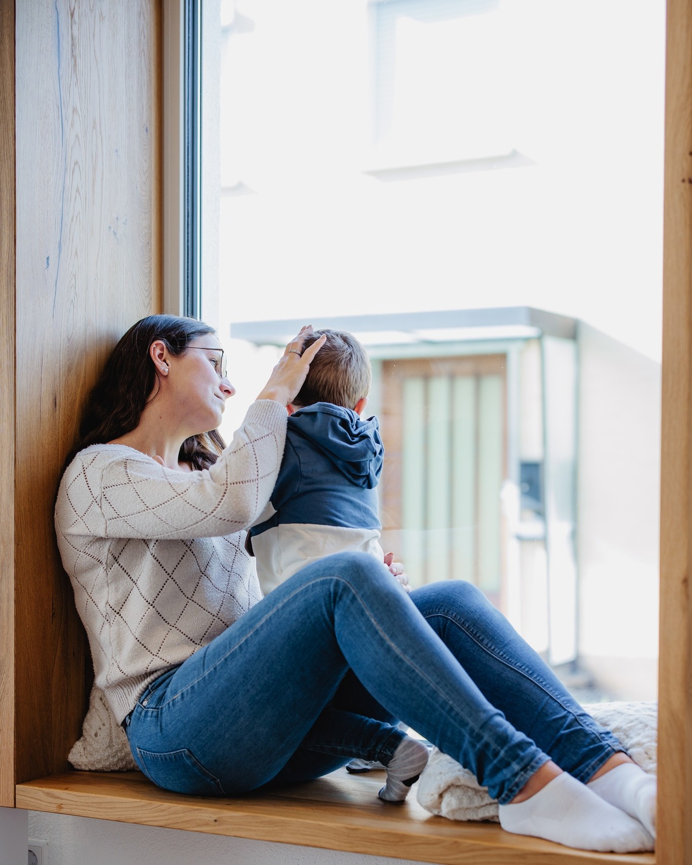 ✨ Ein kurzer Moment. Zuhause, ganz ohne Worte. ✨
Zwischen Verantwortung, Wachstum und all dem, was das Leben verändert – sind da diese kleinen Momente, in denen einfach alles perfekt ist. 🤍