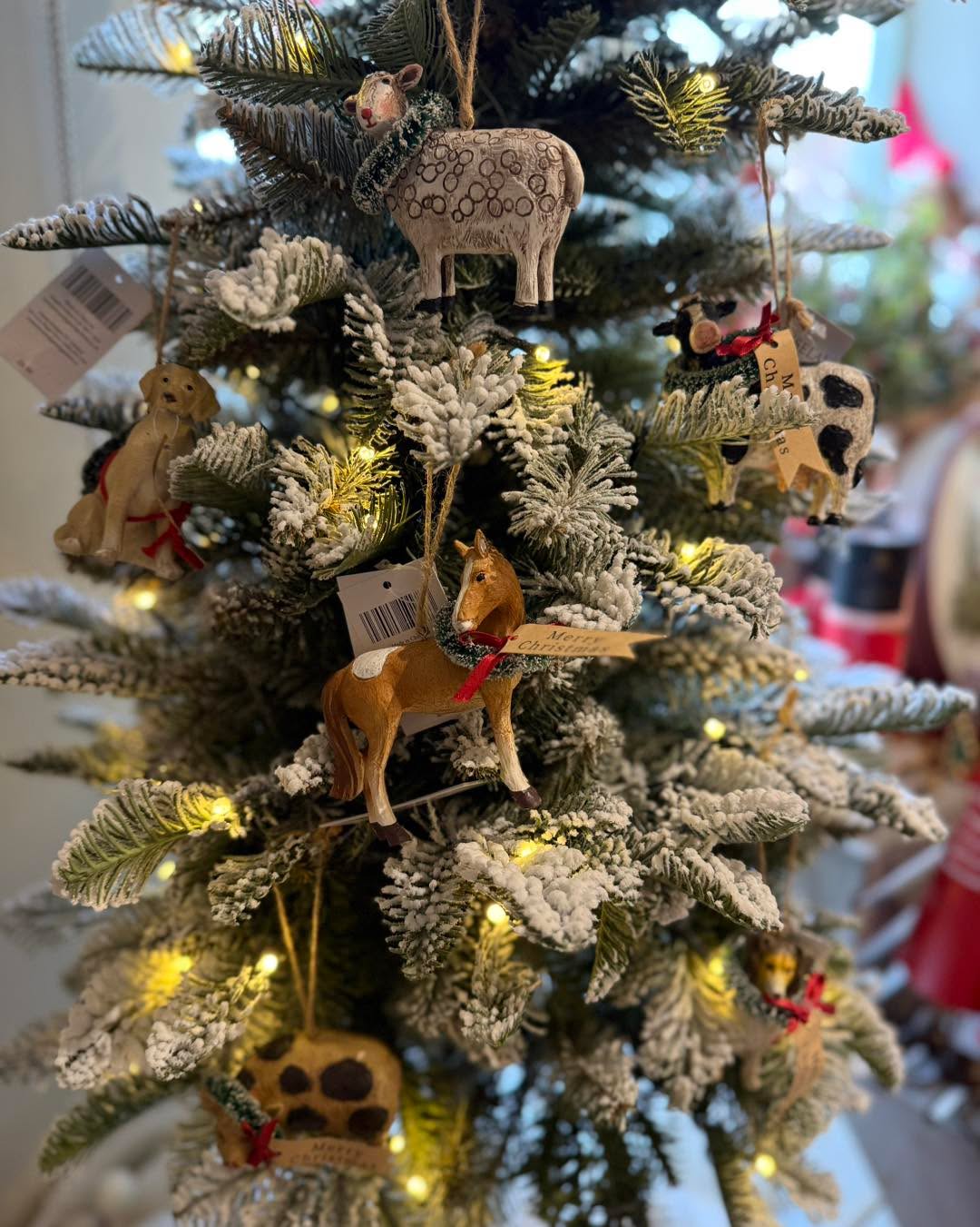 🎄✨ Christmas down at the barn or should that be farm! 🎅🐴
We’re getting festive with our new tree decorations — but the big question is…
Who’s your favourite? 😍
🐾 Labrador
🐾 Collie
🐮 Cow
🐷 Pig
🐴 Horse
🐑 Sheep
Drop your vote below! 👇🎁
#strattonaudleybarn #shoplocal #christmas2025 #cafe #christmasgifts
