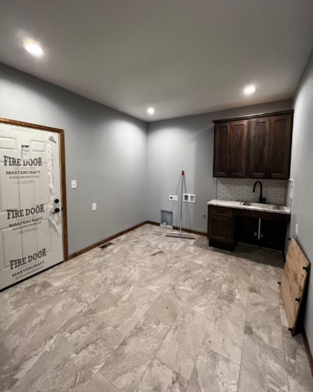 Every detail matters no mater what room or project. This laundry room was designed for accessibility and full proof that function and craftsmanship go hand in hand. 👊
#behindthescenes #inprogress #custombuild #coloradobuilder #laundryroomgoals