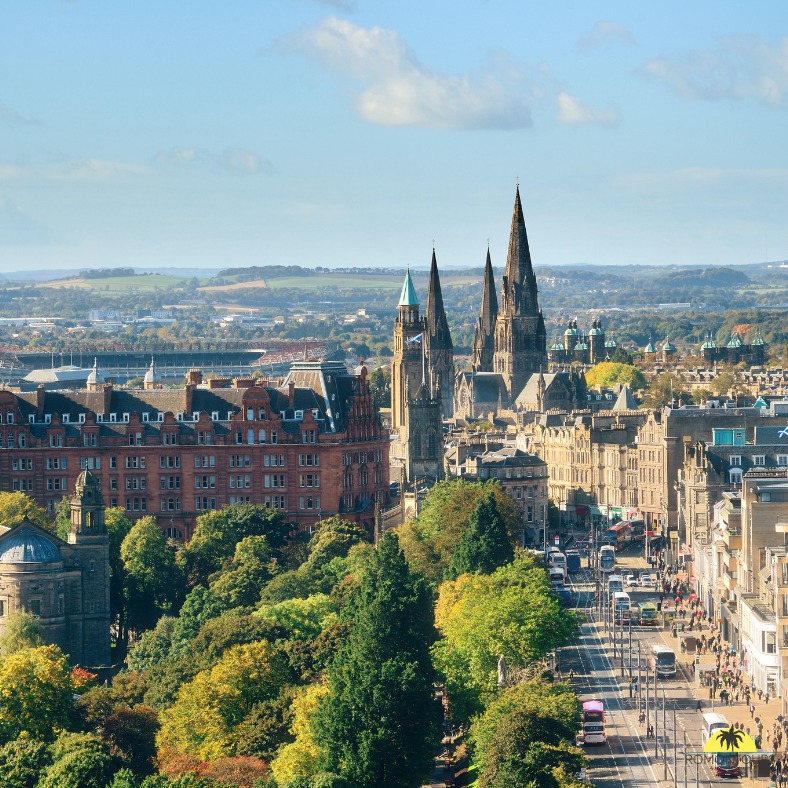 𝐄́𝐝𝐢𝐦𝐛𝐨𝐮𝐫𝐠, 𝐞𝐧𝐭𝐫𝐞 𝐡𝐢𝐬𝐭𝐨𝐢𝐫𝐞, 𝐦𝐲𝐬𝐭𝐞̀𝐫𝐞 𝐞𝐭 𝐜𝐡𝐚𝐫𝐦𝐞 𝐞́𝐜𝐨𝐬𝐬𝐚𝐢𝐬
Cap sur Édimbourg, une ville où chaque rue semble raconter une légende. Du majestueux château perché sur sa colline aux ruelles médiévales de la vieille ville, l’atmosphère y est unique — à la fois élégante, vibrante et un brin mystérieuse.
Monte sur Arthur’s Seat pour admirer la vue sur la ville, promène toi le long du Royal Mile, découvre les pubs typiques et laisse toi envoûter par l’ambiance écossaise. Entre culture, nature et convivialité, Édimbourg est une escapade pleine de caractère, parfaite pour un long week-end dépaysant.
#Édimbourg #Ecosse #CityTrip #VoyageEnEurope #VoyageSurMesure #EscapadeUrbaine #CharmeÉcossais