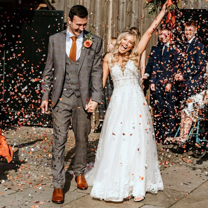 With thanks to Madeleine for sharing these beautiful pictures. Her gown was taken in 2 dress sizes, the hem shortened and a bustle added. This #justinalexanderbridal gown from #amourbridalstudio was absolutely beautiful to work on.
#2026bridetobe #2026brides #2026weddings #2026weddingdress #2025bride #weddingseason #2025bridetobe #bridesmaidalterations #clothingalterations #bridesmaids #burton #alterations #brides #bridetobe #derbyshire #bride #swadlincote #dressmaker #bridalseamstress #swadlincoteweddings #weddingdress #weddings #bridalalterations #sewing