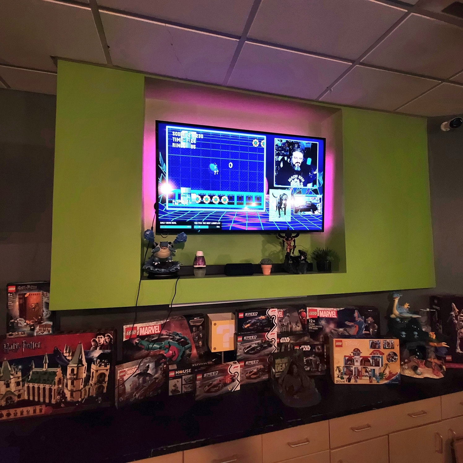 Now that the birthday party bookings are all over for today, it's time to clean up the store while rocking some JackAttackDX on the main screen!
We're still open til 8 tonight! 11-6 tomorrow
(And yes, those Lego sets are for sale 👀)