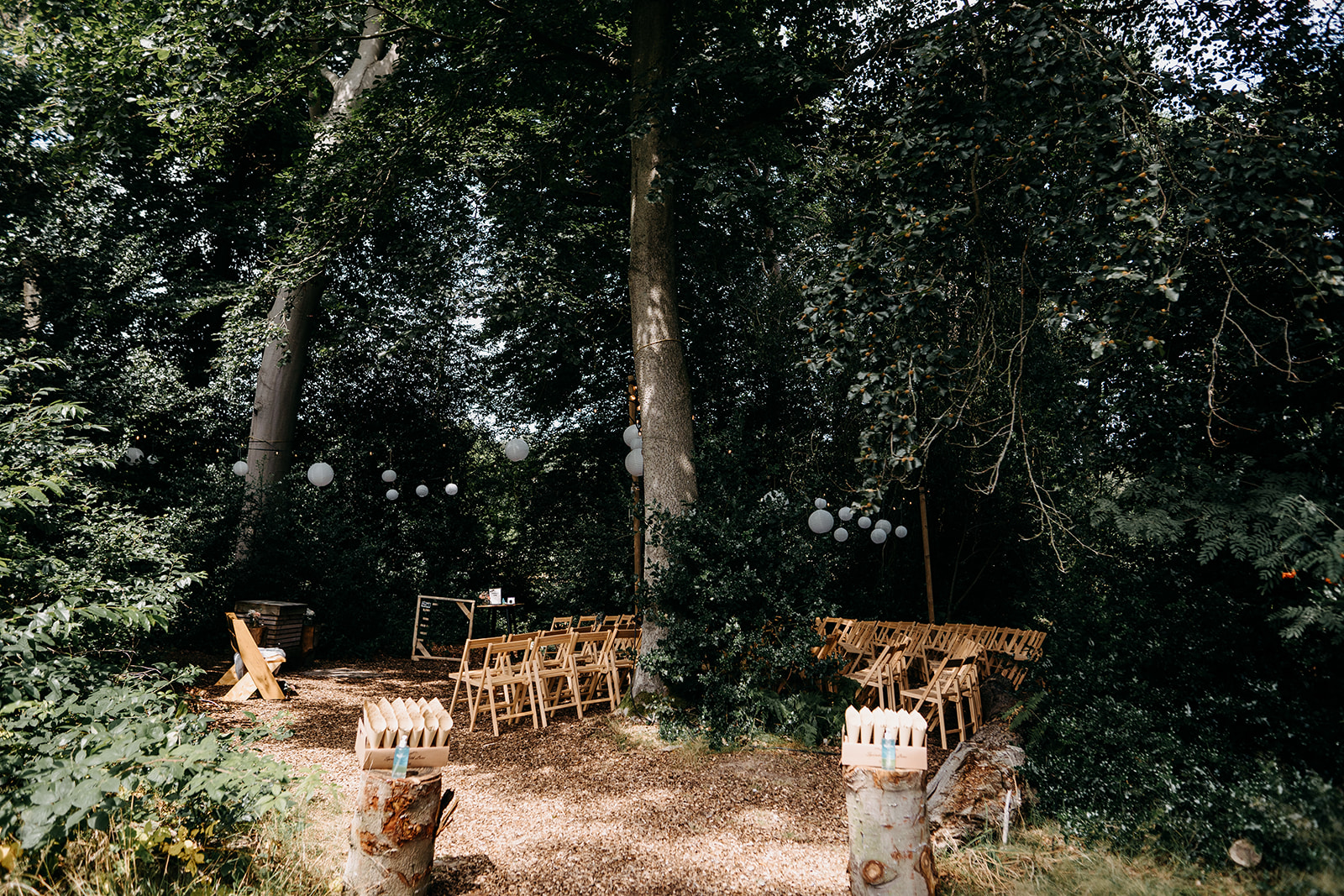 ✨ Een verborgen parel in het hart van Limburg…
Te midden van de 1001 vijvers van Kelchterhoef ligt Cachecour: een plek waar natuur, water en romantiek naadloos samenkomen. 🌿💫
Boek je Cachecour voor je trouwfeest, teambuilding of ander bijzonder moment? Dan krijg je er iets unieks bij: een exclusief plekje te midden van een natuurdomein. Helemaal voor jou en je gasten alleen.
📷 @hannekelchtermansphoto
#trouwfeest #evenement #kachetvenue #houthalenhelchteren