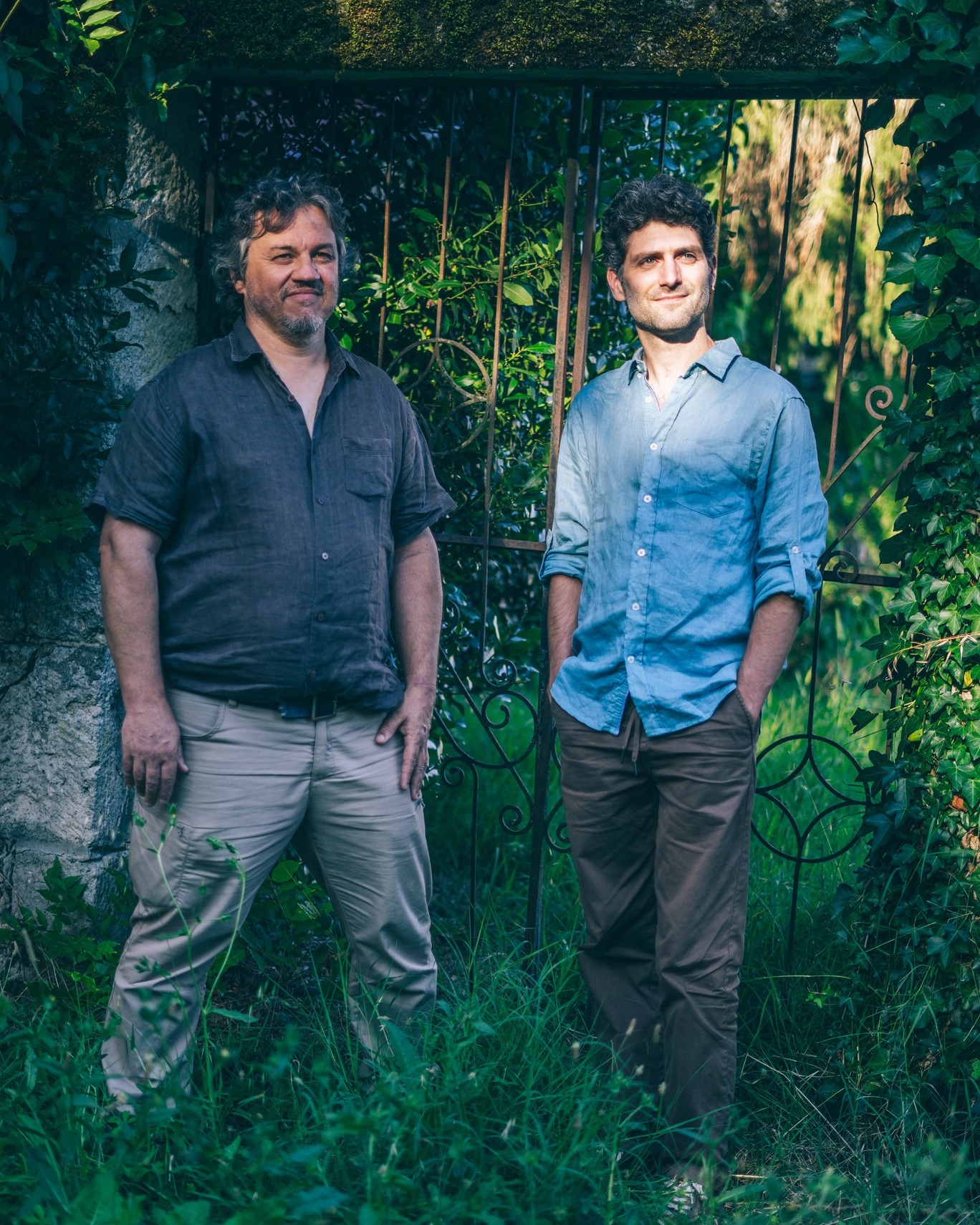 Le samedi 11 octobre dernier, Pantxix Bidart et @primaelmontgauzi étaient en concert à l'église d’Arancou. Pendant 1h15, ils ont fait voyager le public entre basque et gascon, chants et histoire…
👉 Avec Elimberri, le basque et l’occitan gascon se répondent, s’écoutent et se mélangent dans une forme simple… ✨ On passe d’un chant à un récit, d’un sourire à un silence, dans une ambiance chaleureuse.
Un beau moment, soutenu par la Communauté d’Agglomération Pays Basque. Un grand merci à l’Association Jacquaire d’Arancou pour cette belle soirée ! 😉
#concert #primaelmontgauzi #pantxixbidart #elimberri #arancou