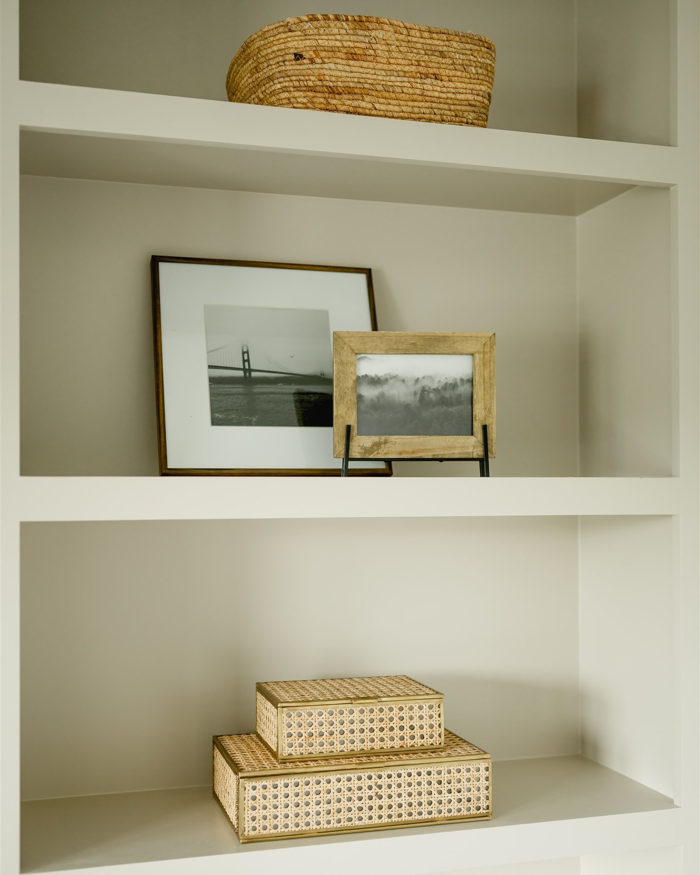 Minimalism elevated through material!
Rattan, woven texture, wood touches... Which detail is your favorite?
#dynastyhomes #customhomebuilder #iowahomes #desmoines #luxuryhomes #homeinspo #dreamhome