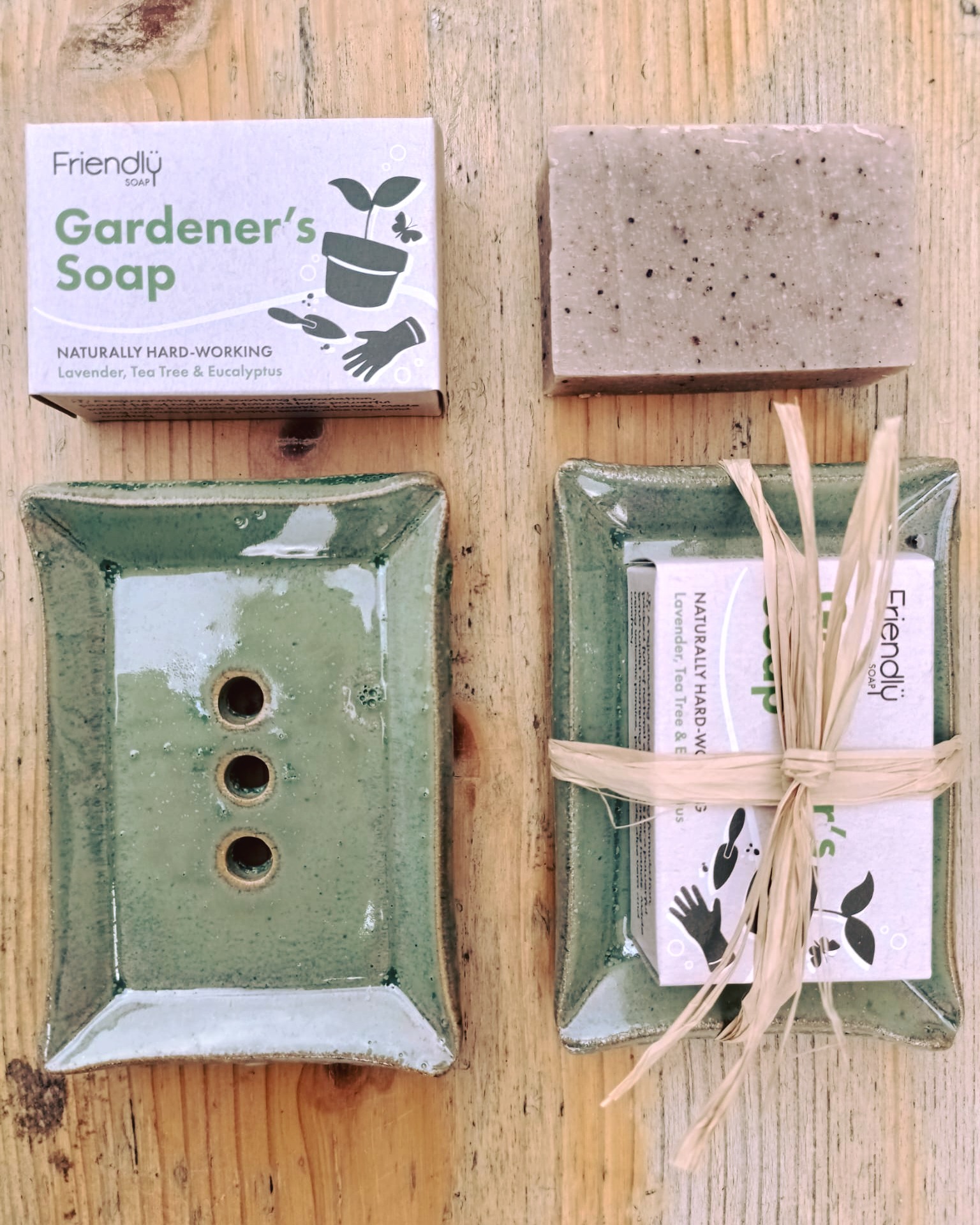 We're starting to think about gifts as the festive season approaches.
Starting off with these beautiful soap dishes handmade by @thepaintpottle The Village Pottery on the refill shelves for only £15.75.
Aren't they gorgeous 😍