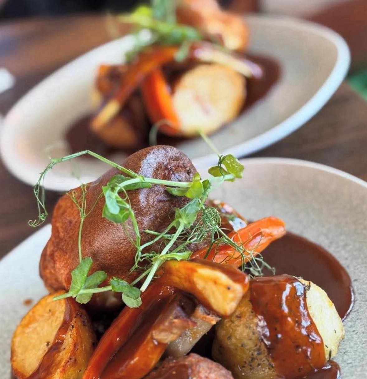 Whether you like to share or prefer your own.. Cozy Vibes Sunday Roasts are just what you need this Sunday ๐ธ
Enjoy a two course Roast or a Sharing Roast for 2 ๐ธ from 12pm ๐