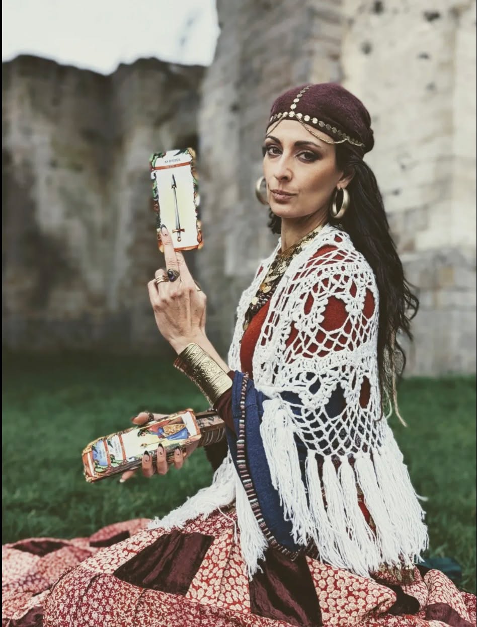 🔮 On y croit, on y croit pas…
Mais une chose est sûre : notre animation “voyance” fait toujours sensation en soirée !
Notre diseuse de bonne aventure accueille vos invités dans son décor typique et plonge chacun dans un univers mystérieux et amusant. Lecture de la main, tarot, intuition… posez votre question, elle vous répond — perso ou pro, tout y passe !
✨ Avec S’Consult Events, chaque animation est pensée pour créer la différence et faire de votre soirée de fin d’année LA soirée dont on se souviendra.
Alors… vous oseriez lui demander ce que 2026 vous réserve ?
#sconsultevents #soireeentreprise #ardennes #animation #voyance #evenementiel #soireefindannée