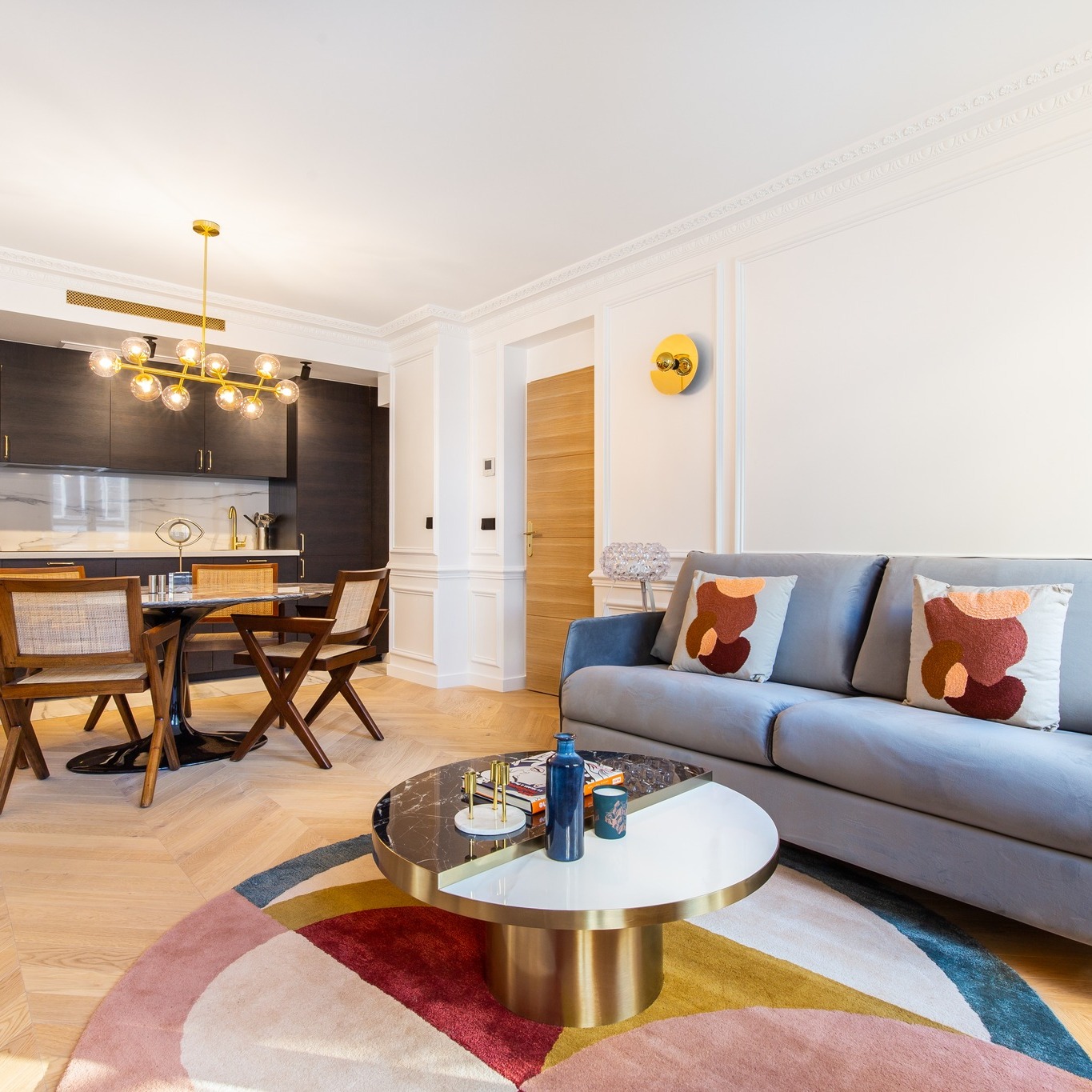🏠✨ New at Even Gestion!
LAFAYETTE 142
Discover our charming, bright apartment in the 10th arrondissement, ideal for 8 people with 3 comfortable beds and a sofa bed.
Whether you are a group of friends or family, you will have a pleasant and friendly stay.
Perfectly located just minutes from Poissonnière and Gare du Nord, enjoy local markets, trendy cafés, and a typically Parisian atmosphere. 🌿☕
It offers:
🛋️ Modern and bright living room with a comfortable sofa bed
📺 TV & Wi-Fi
🛏️ 3 cozy double bedrooms
🍳 Open-plan kitchen equipped with stovetop, Nespresso machine, and toaster
🍽️ Dining area
🛀 2 bathrooms
🚽 3 toilets
Explore the Canal Saint-Martin, theaters, and music halls, or indulge in the neighborhood's must-see restaurants and bars. 🎶🍷
✨ The perfect blend of local life and easy access to Paris's treasures!
For more information: info@evengestion.fr 📨
🏠✨ Nouveau sur Instagram !
Découvrez notre charmant appartement lumineux dans le 10ᵉ arrondissement, idéal pour 8 personnes avec 3 lits confortables et un canapé-lit. Que vous soyez un groupe d'amis ou en famille, vous y passerez un séjour agréable et convivial.
Parfaitement situé à quelques minutes de Poissonnière et de la Gare du Nord, profitez des marchés locaux, des cafés tendances et de l’ambiance typiquement parisienne. 🌿☕
Il offre :
🛋️ Salon moderne et lumineux avec un canapé-lit confortable
📺 TV & Wi-Fi
🛏️ 3 chambres doubles douillettes
🍳 Cuisine ouverte équipée avec plaques de cuisson, machine à café Nespresso, grille-pain
🍽️ Espace repas
🛀 2 salles de bains
🚽 3 toilettes
Explorez le Canal Saint-Martin, les théâtres et music-halls, ou laissez-vous tenter par les restaurants et bars incontournables du quartier. 🎶🍷
✨ Parfait mélange de vie locale et accès facile aux trésors de Paris !
Pour plus d'informations : info@evengestion.fr 📨
#gestionlocativesaisonnière #vacancesparisiennes #paris10 #evengestion #vacancesfrance #VacancesFrance #pourtoi