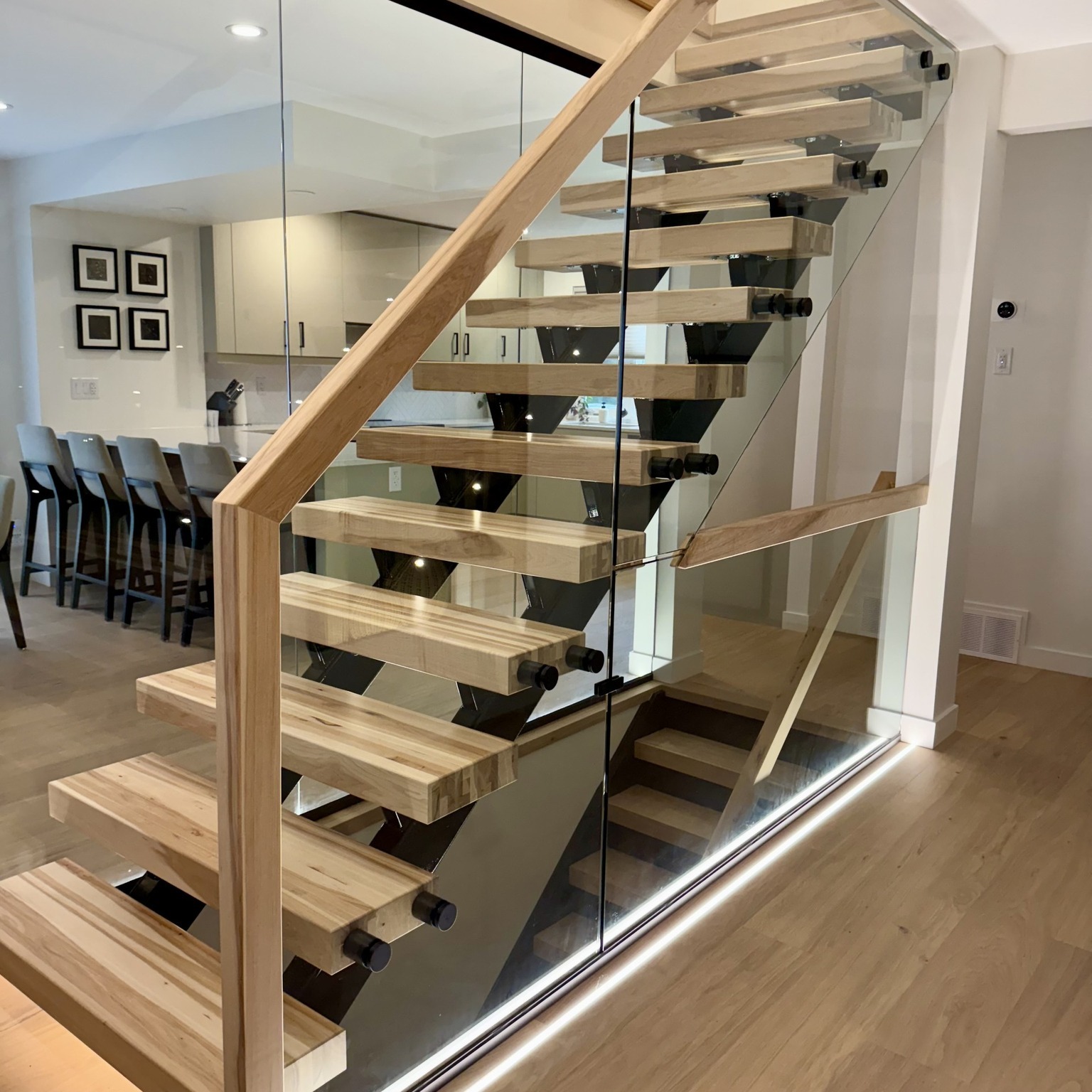 Simplicity and craftsmanship — the perfect combo. ✨
For this modern staircase, we installed the hickory handrail mounted directly on glass, adding warmth and contrast to the clean, open design.
Glass installation by our friends at Discount Glass Regina.
📍 Regina, SK
#GWrailings #ReginaHomes #InteriorRailing #HickoryRailing #GlassRailing #ModernStaircase #YQRRenovation #CraftsmanshipMatters #SupportLocal