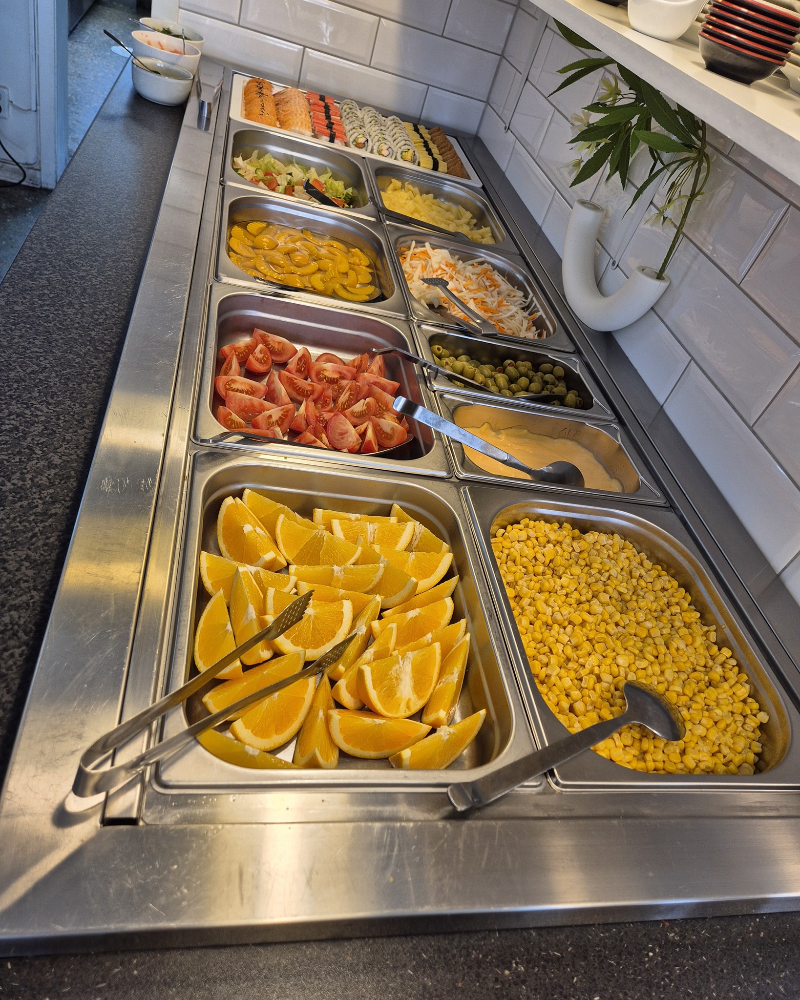 Fredag igen! Varmt välkomna till Sunflower restaurant I Storgatan 27B, 524 32 Herrljunga. Tel 0513 784343. Beställa online genom Sunflowerherrljunga.com.
Vi serverar Lunch buffe mellan kl 11-14.00. Även Avhämtning, a'lacarte.
Trevligt helt!