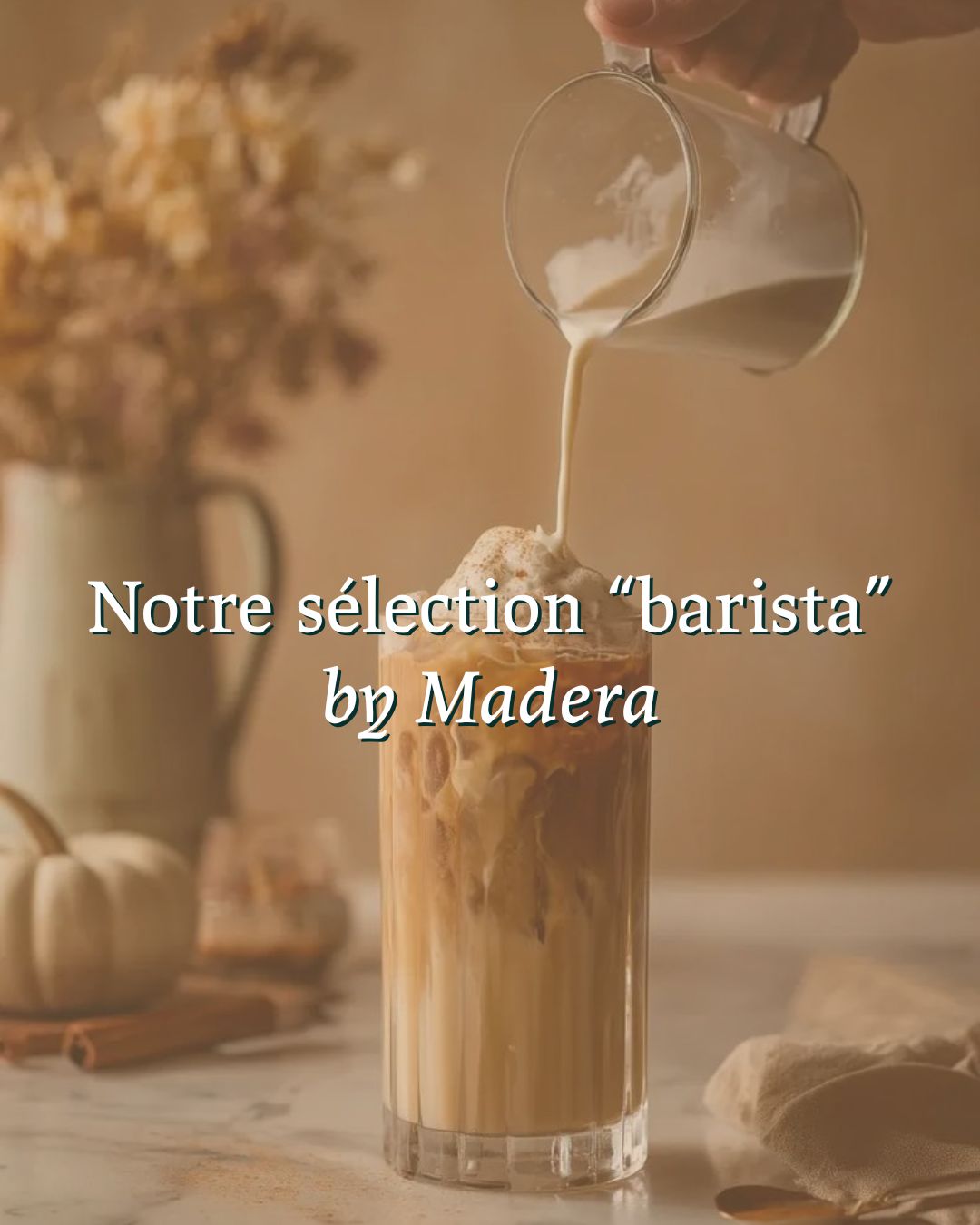 Le plaisir du barista chez vous ☕✨
Cafés de la marque Voisin, thés Mariages Frères, mugs et tasses tendances, sirops gourmands et petites douceurs à savourer : le meilleur du coffee shops s’invite chez vous.
📍Pour un hiver réussi, faites un tour dans l’épicerie fine de notre boutique !