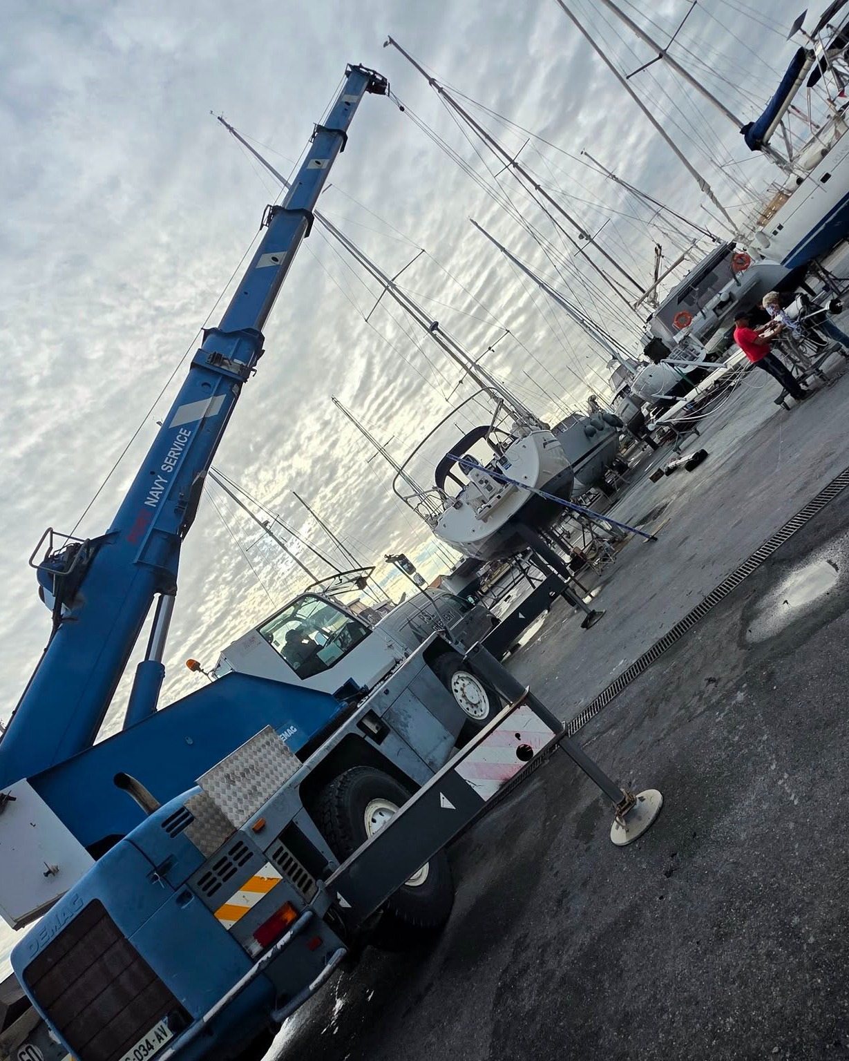 Rematage Bavaria 38 ⛵✨
•
•
Si vous aussi vous avez besoin d'une intervention sur votre gréement 🔗
👉 Démâtage / Rematage
👉 Remplacement du gréement dormant / courant
👉 Révision et fourniture d'enrouleurs & d'emmagasineurs
👉 Modification de câble
Contactez-nous ☎
•
•
•
#PortSaintLouisduRhône #EntretienBateau #PSLGreement #Rigging #Voilier #Nautisme #EquipementBateau #Bateau #nautisme #Rigginglife