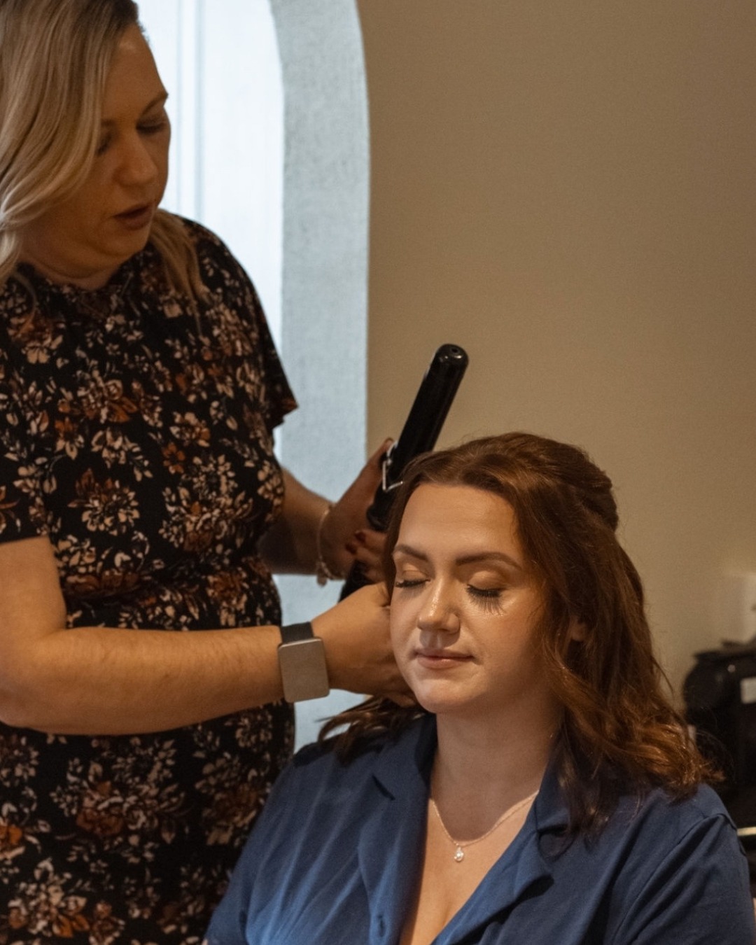 Making sure every bridesmaid shines by her side ✨
#teambride #bridalprep #bridemaidshair #bridesmaid #lincolnshirewedding