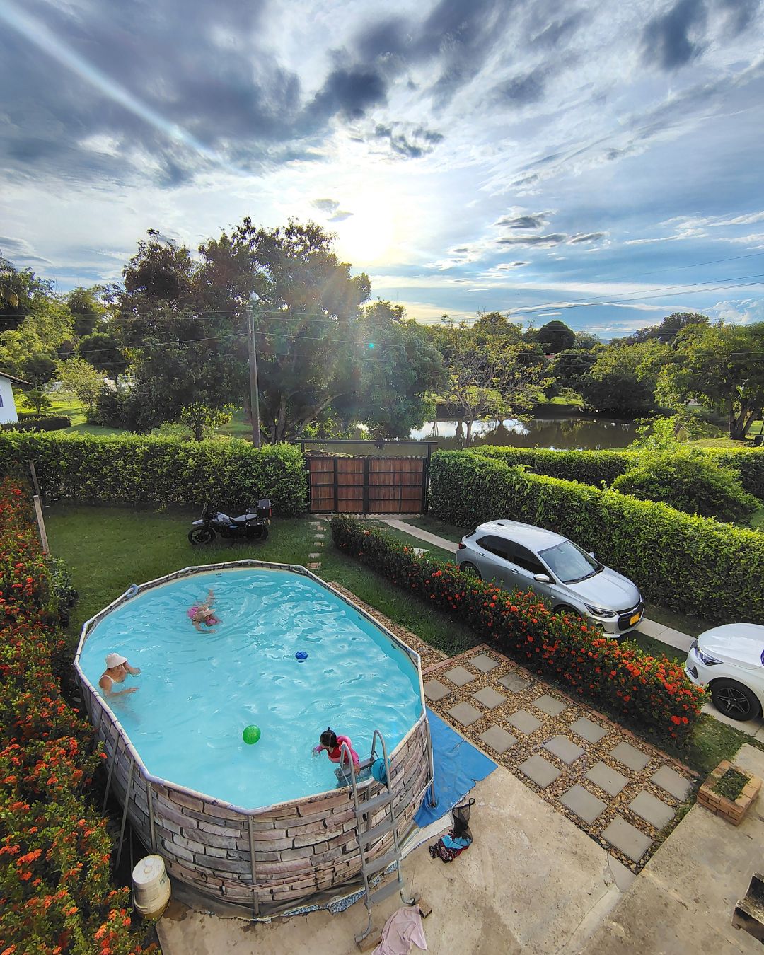 🌸 Octubre se despidió entre chapuzones, atardeceres hermosos y mucha alegría 🌞
Cada huésped dejó un pedacito de historia en Casa Muner, y ya estamos listas para recibir a los próximos viajeros 💕
¡Aquí los esperamos con los brazos abiertos!
#CasaMuner #Melgar #Tolima #Vacaciones #Airbnb #CasaDeCampo