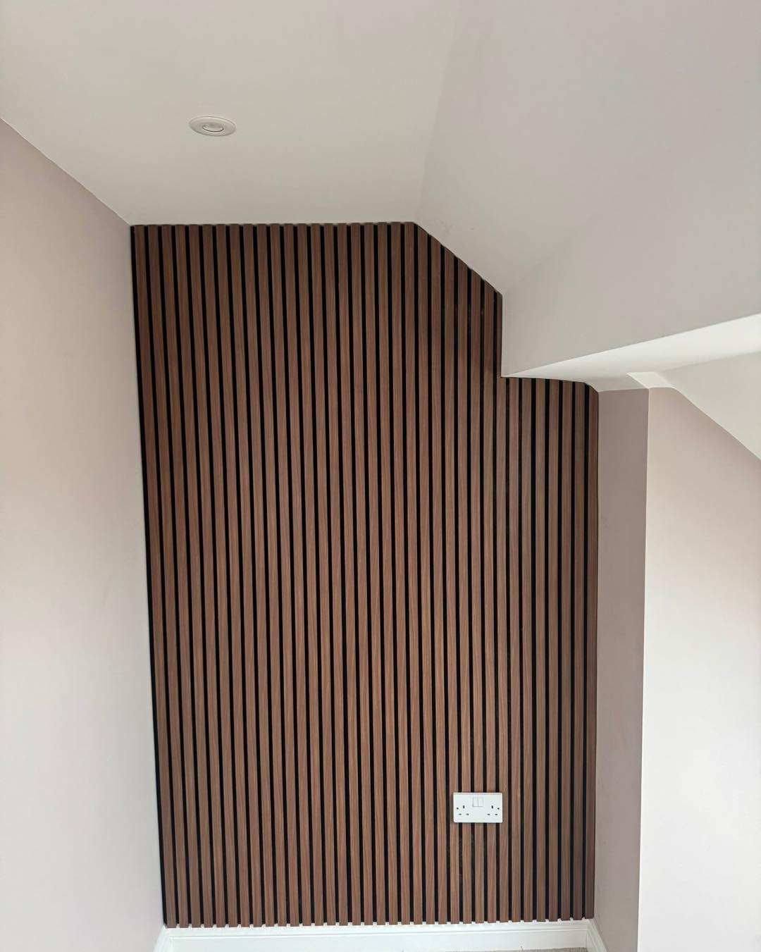 A lovely acoustic panel install from sam today
American ceviz supplied and fitted
All for £250
Adding warmth to the room in colour and temperature due to our 10mm acoustic backing