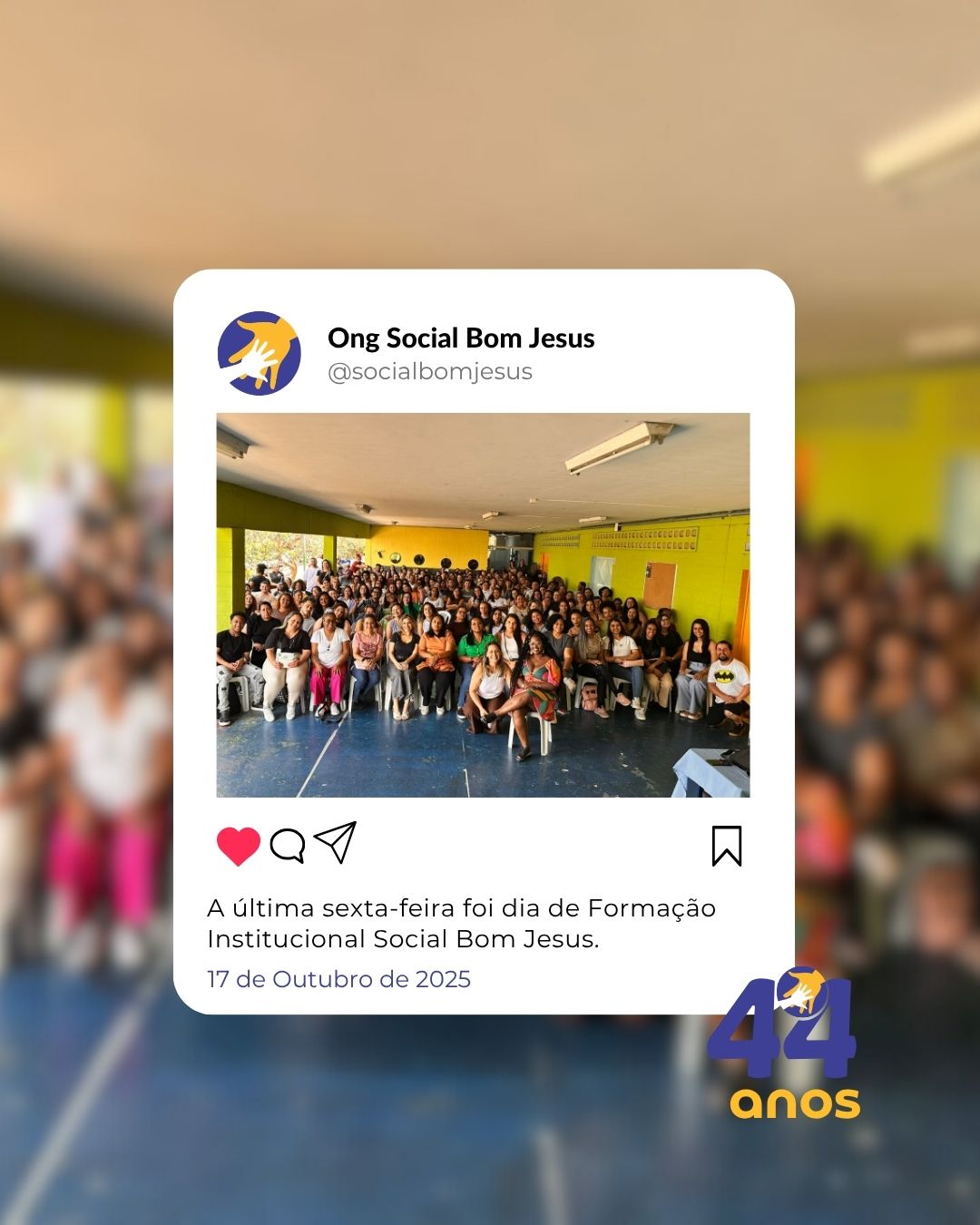 👉Formação, afeto e consciência: um dia para fortalecer vínculos e propósitos
Na última sexta-feira, 17 de outubro, realizamos a Formação Institucional do Social Bom Jesus, reunindo todos os projetos da organização em um dia especial de troca, aprendizado e celebração.
O dia teve inicio com um café da manhã coletivo, seguido por uma vivência de dança rítmica com o coreógrafo e professor @rafaelnunes.rn , que aqueceu os corpos e os corações com leveza e descontração. 💃
Tivemos a honra de receber Simone Eduardo (@simone_eduardoas), mestra em Ciências Humanas e especialista em diversidade, que conduziu com excelência a formação sobre Letramento Racial, trazendo reflexões profundas e relatos marcantes sobre a prática antirracista. 📚
💌 Teve também surpresinhas espalhadas pelo clube da turma, com envelopes premiados e brindes para os colaboradores. E para fechar com chave de ouro, uma roda de samba ao vivo com o grupo @central_do_samba , celebrando nossa caminhada com alegria e cultura.
💛 Seguimos firmes no propósito de construir um mundo mais justo, consciente e acolhedor — dentro e fora da nossa instituição.
#ONG #Socialbomjesus #projetosocial #aprenderparaensinar ##formaçãodeequipe #saopaulo #44anossocialbomjesus