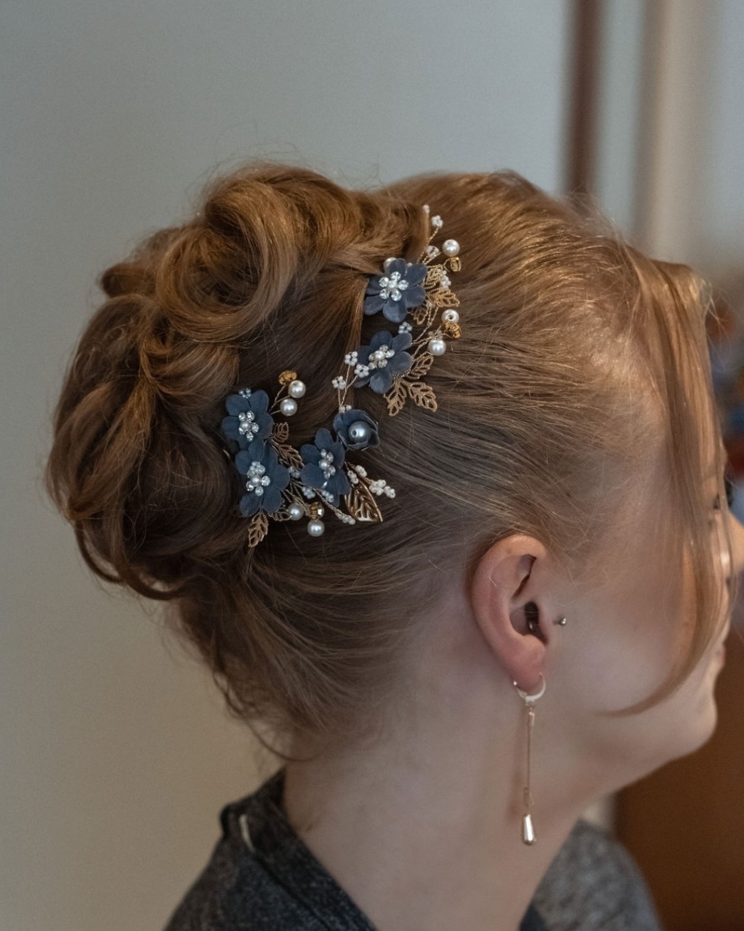 Im loving this close up shot of this beautiful brides hair, showing off the hair accessories perfectly 🤍
#beautifulbride #bridalhairaccessories #lincolnshirebride #bridalupdo