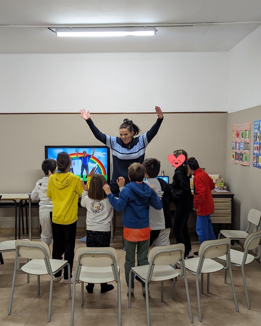 Cosa si fa a lezione? Si canta, si balla e si impara l'inglese con il sorriso, a tutte le età!