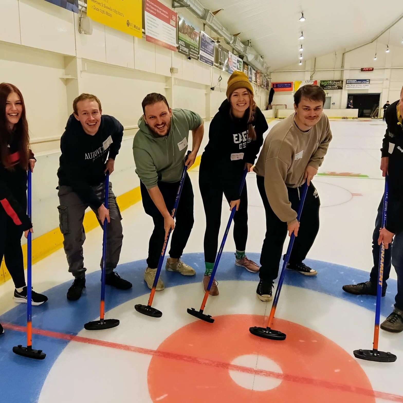 After a successful recruitment drive at the @borderunionkelso Show in the summer, on Saturday we hosted our first trycurling.com session of the season. 44 curlers took to the ice which is an excellent turn out and we've had a great uptake for our beginner’s classes. Many thanks to our volunteers who run the stand at the show and the coaches and helpers on meet and greet. Curling coaching is on most Saturday's throughout the season, for further info please email - admin@bordericerink.co.uk