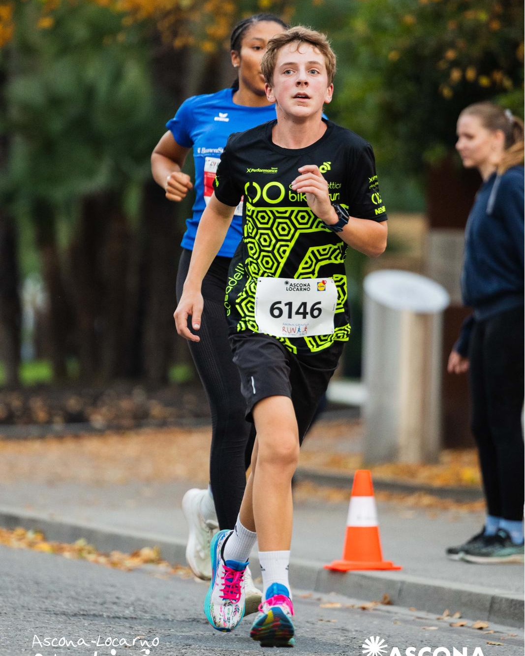 Ascona-Locarno RUN 2025 🏃🏻 🏃🏻♀️ 5km Sunset Run
Presenti @livin.la_vida_luca arriva 🥈 di categoria (⏱️16:41) e Gioele Pantini arriva 4° nella sua categoria (⏱️28:38)
Bravissimi 🤩
@casadellottica_sa
@dynoptic
@lidlch
@farmaciasolduno.ch
@nikoneurope
@pissei @noe_gianetti #pissei
@performancesport
@giuliani_sa
@parisfalegnameria
@AMIfiduciaria
#asconalocarnorun25 #sunsetrun #5km #2025 #SportPassion #NOstop #race #motivation #run #sport #competition #stravarun #cdobikerun