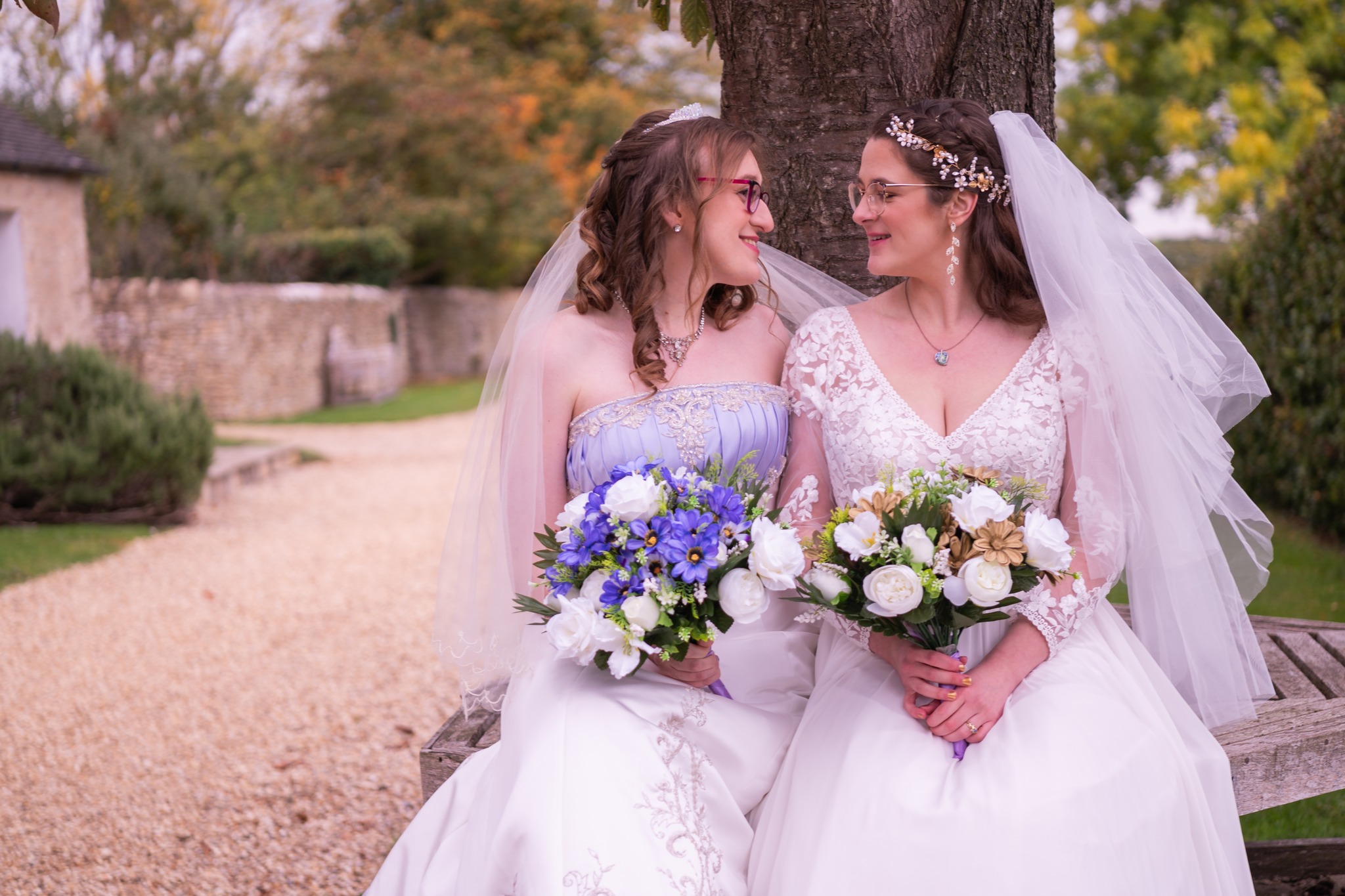 ⨠Still swooning over yesterday's wedding!
Huge congratulations to Rose & Char! š What an absolute joy it was to capture your special day at the stunning Merriscourt in the Cotswolds. With your gorgeous daughter Bea by your side, the love and happiness were absolutely radiant throughout the day.
From the beautiful rustic barn to the charming courtyard, every corner of this venue was picture perfect. And that signature tree? š³ Absolute magic when those lights came on for nighttime shots ā pure romance!
Both brides looked absolutely stunning in their gorgeous dresses, and their joy was reflected in every single frame. These are the days that remind us exactly why we love what we do.
Here are just a few sneak peeks from yesterday... more beautiful images coming soon! šø
Huge thanks to the entire team at Merriscourt for creating such a flawless backdrop for this celebration of love.
Venue: @merriscourt
Photographer: @robinsonroadphotography
Make Up Artist: @juliet_draper_hair
Florist: @artificialfloralsupplies
DJ: @ngbdiscos
Dress Designer (Rose): @alfredangelobridal
Dress Boutique (Rose): @designerloft_bridal
Dress Designer (Char): @heidi_hudson
#WeddingPhotography #CotswoldsWedding #BrideAndBride #WeddingSneak #MerriscourWedding #WeddingTog #LGBTQWedding