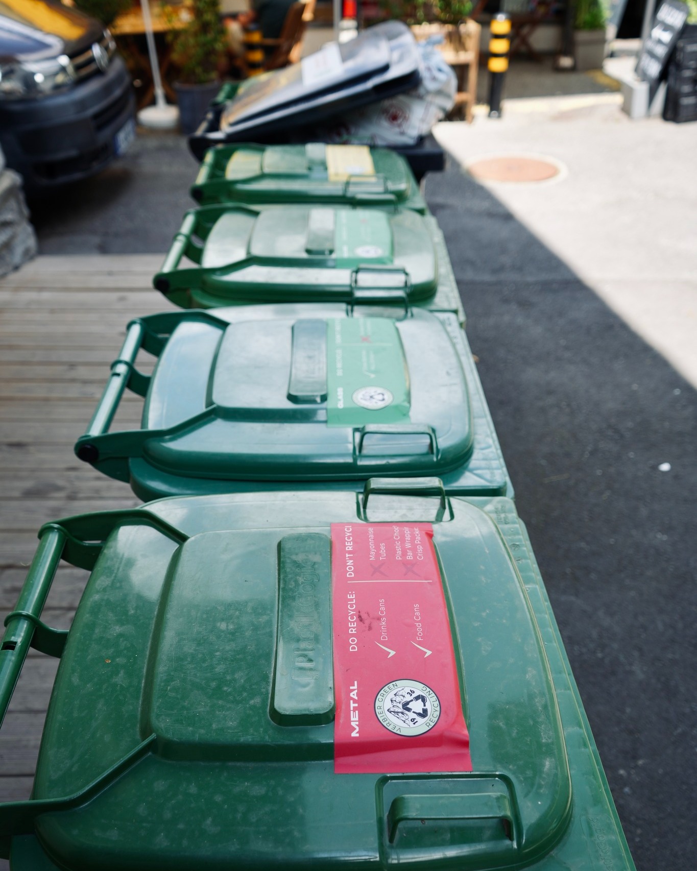 Happiness is… a well-organised waste system 😂 It's true, solving recycling puzzles and making waste simple for businesses and residents makes us happy (someone's got to love it) ♻️ 💚
------
Le bonheur, c'est... un système de gestion des déchets bien organisé 😂 C'est vrai, résoudre les casse-têtes du recyclage et simplifier la gestion des déchets pour les entreprises et les résidents nous rend heureux (il faut bien que quelqu'un aime ça) ♻️ 💚
#verbier #wastemanagement #reducereuserecycle #verbiergreen