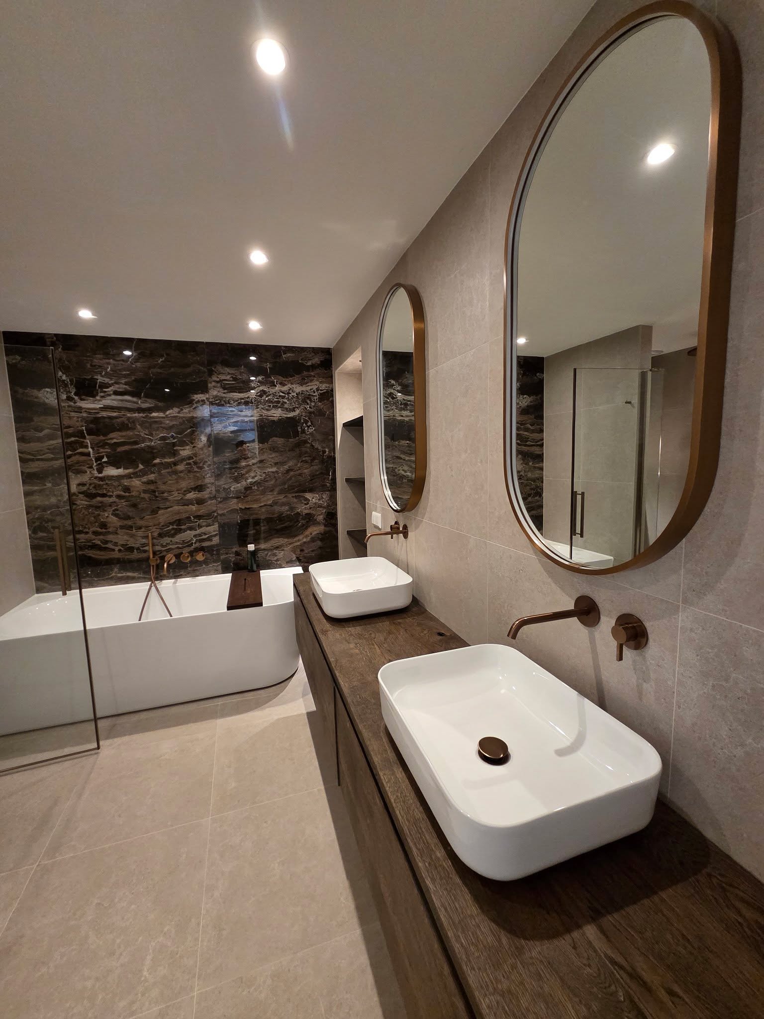 🛁 Stijlvolle badkamer met natuurlijke accenten en tijdloze details.
💪 Nog een project waar we trots op zijn!
#huisrenovatie #badkamerrenovatie #verbouwing #bouwbedrijf #klusbedrijf #zuidholland #rotterdam #bathroomrenovation #houserenovation #homerenovation #renovationproject #beforeandafter #contractorlife #homeimprovement #modernhome #denhaag #rotterdam #amsterdam #hotbath #GROHE