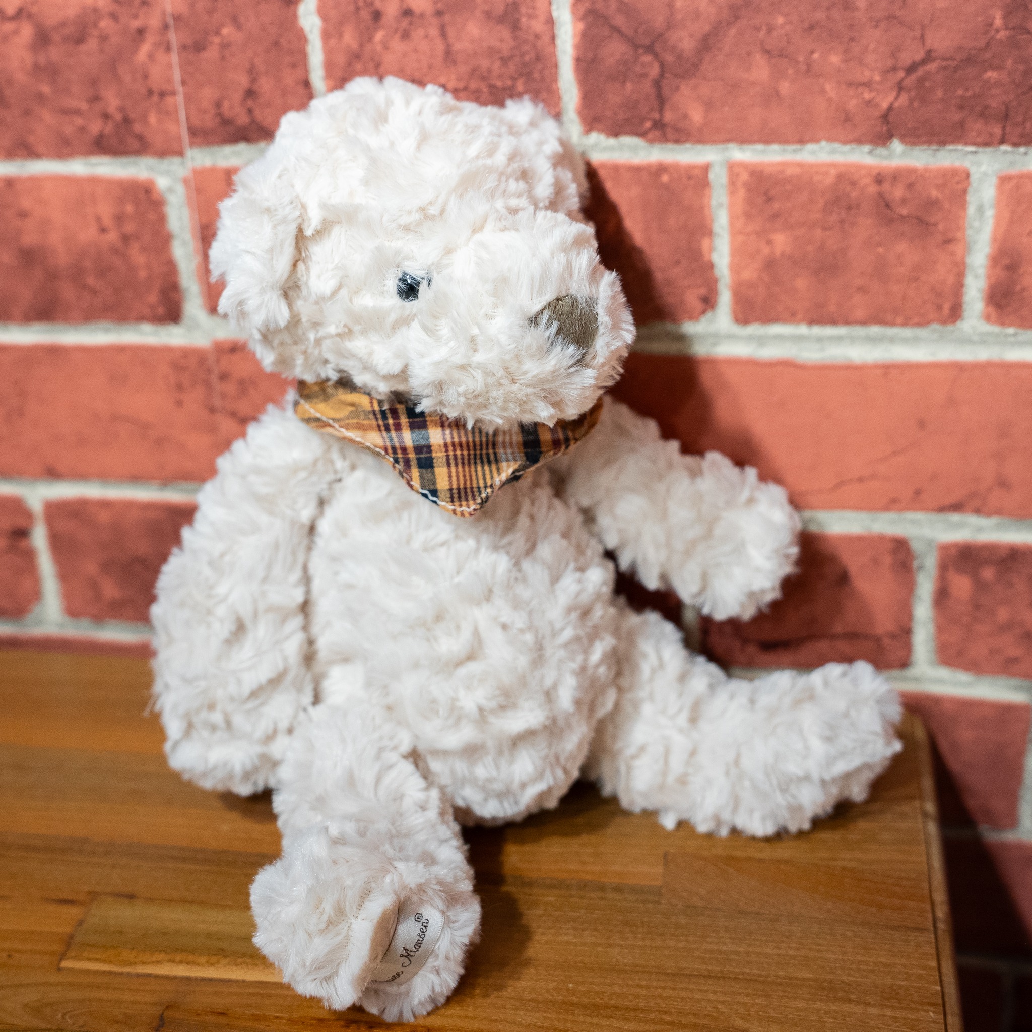 La magie de Noël tient dans un simple câlin 🎁✨
Notre adorable "Ourson FREDERIK" apportera douceur et tendresse sous le sapin🎄
🧸 Le cadeau parfait pour petits et grands !
👉 https://www.lecomptoirdesauthentics.com/product-page/peluche-ours-fredrik-louise-mansen-25-cm
#Noel #cadeaunoel #peluche #ourson #douceur #lecomptoirdesauthentics #magiedenoel