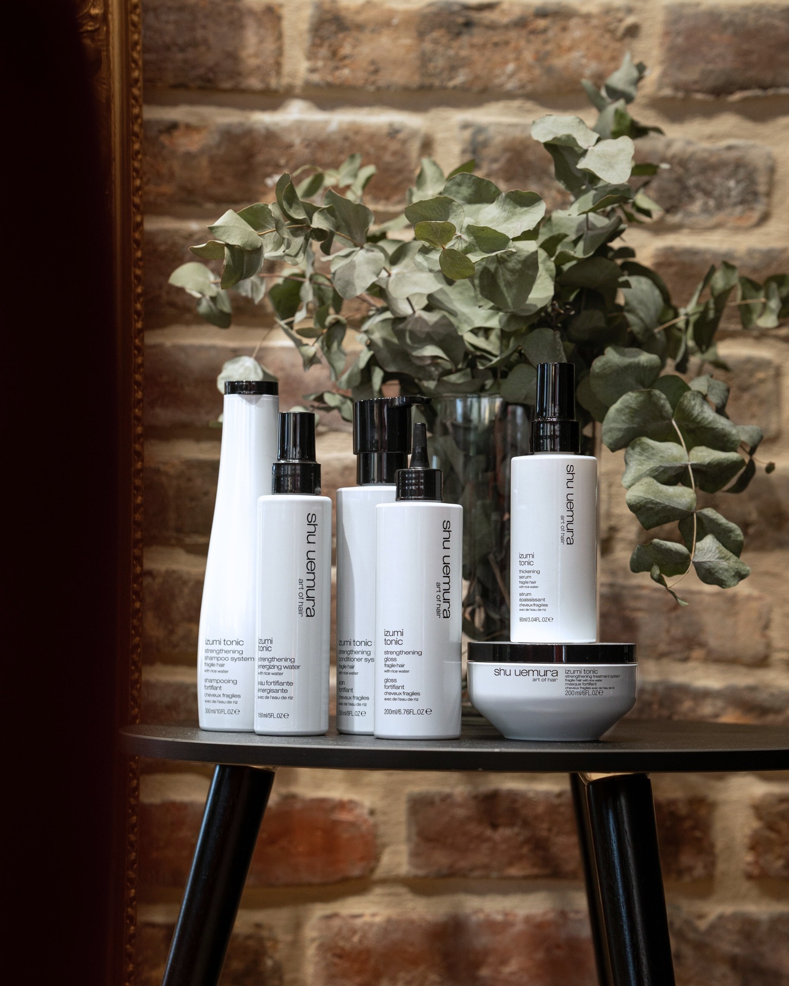 Notre secret pour des cheveux forts et brillants ?
La gamme Izumi Tonic @shuuemura 🤍
Un rituel venu d’Asie et revisité pour transformer la routine capillaire en véritable cérémonie de beauté !
Du shampooing au soin fortifiant, chaque geste renforce la fibre, apporte brillance et légèreté, sans jamais alourdir.
👉🏼 Résultat : des cheveux plus doux, plus résistants et un éclat miroir irrésistible.
À retrouver dans tous les salons WILD 🖤
___
#️⃣ : wild coiffeur coloriste, cheveux cassants, cheveux ternes, réparer cheveux, coiffeur evreux, coiffeur rouen, coiffeur le havre, coiffeur mesnil-esnard, coiffeur amiens, soin cheveux
📸 & CM : @agence.boujoubien