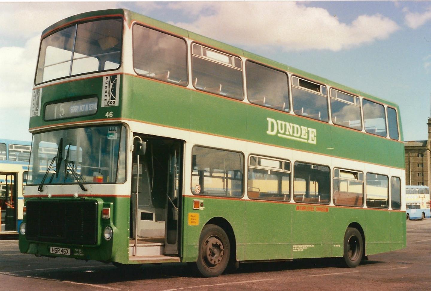 🚌💚 This week’s Feature Friday takes us back to 1991, when this Dundee Corporation double decker, bus number 15, proudly marked the Dundee 800 celebrations!
Finished in the city’s signature green and cream livery, this classic vehicle symbolised local pride and tradition as Dundee celebrated 800 years since gaining Royal Burgh status.
