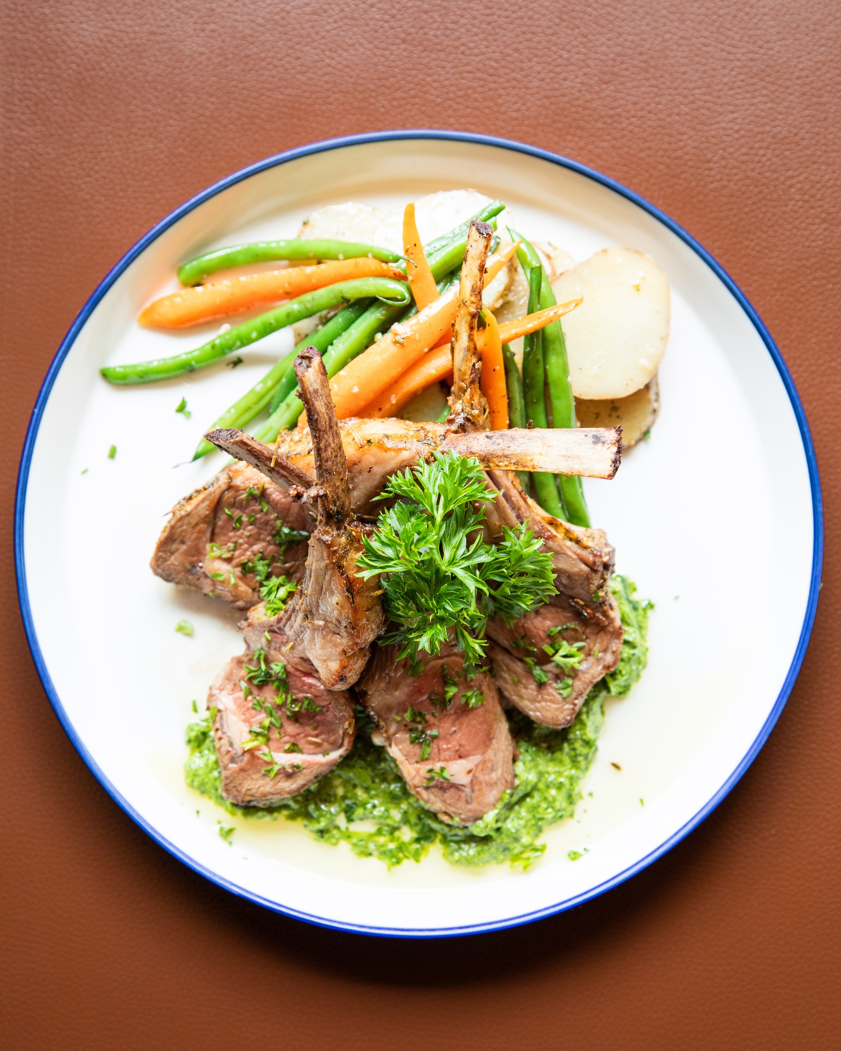 Le froid s’installe… et si on se réchauffait autour d’un bon plat de viande savoureuse ? ❤️
Confort, saveur et ambiance chaleureuse t’attendent chez nous.
#italianrestaurant #restaurant #chef #rivesudmtl #food