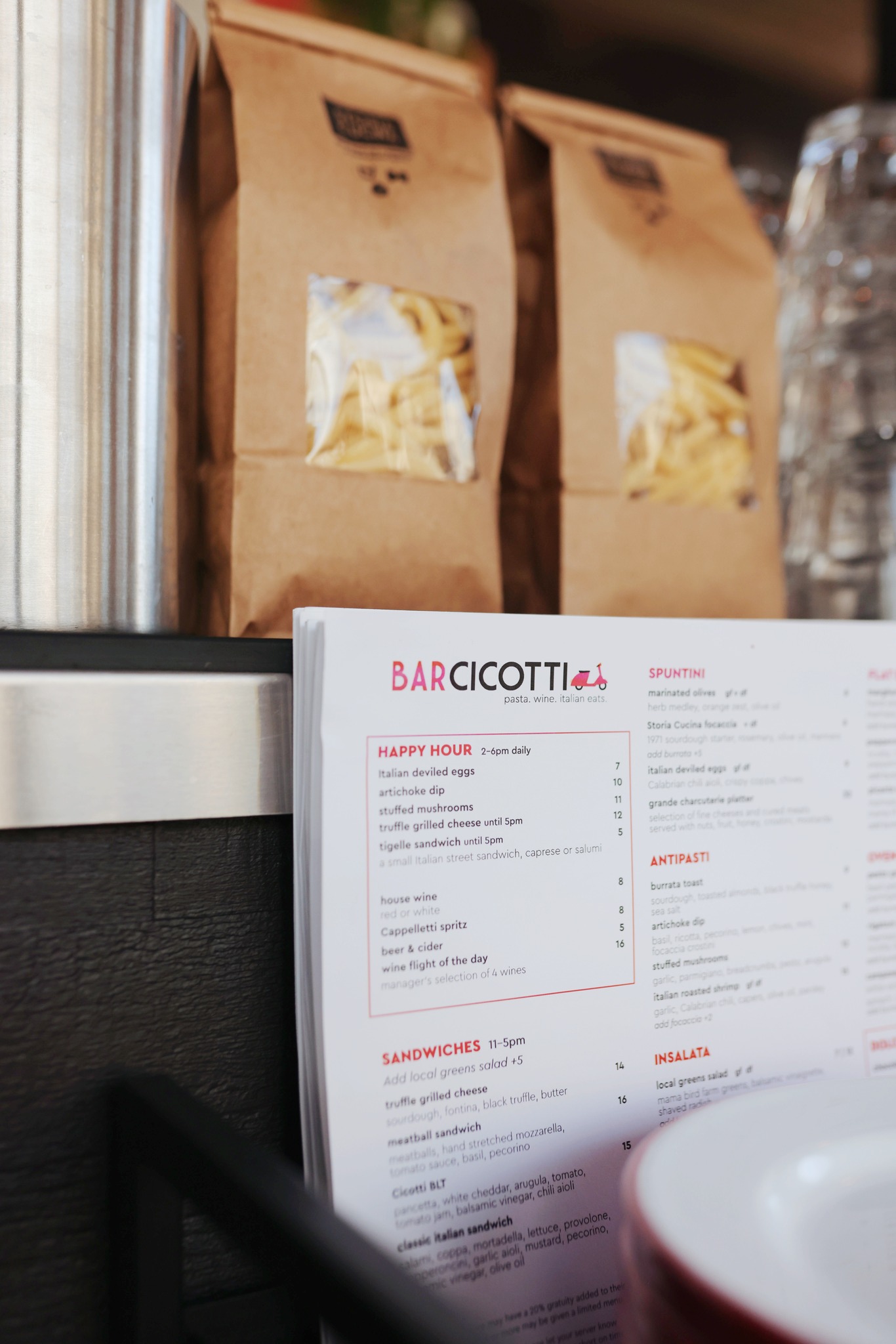 Happy Friday! Happy Hour starts at 2pm!
Cin Cin!
📸 @kristinkins