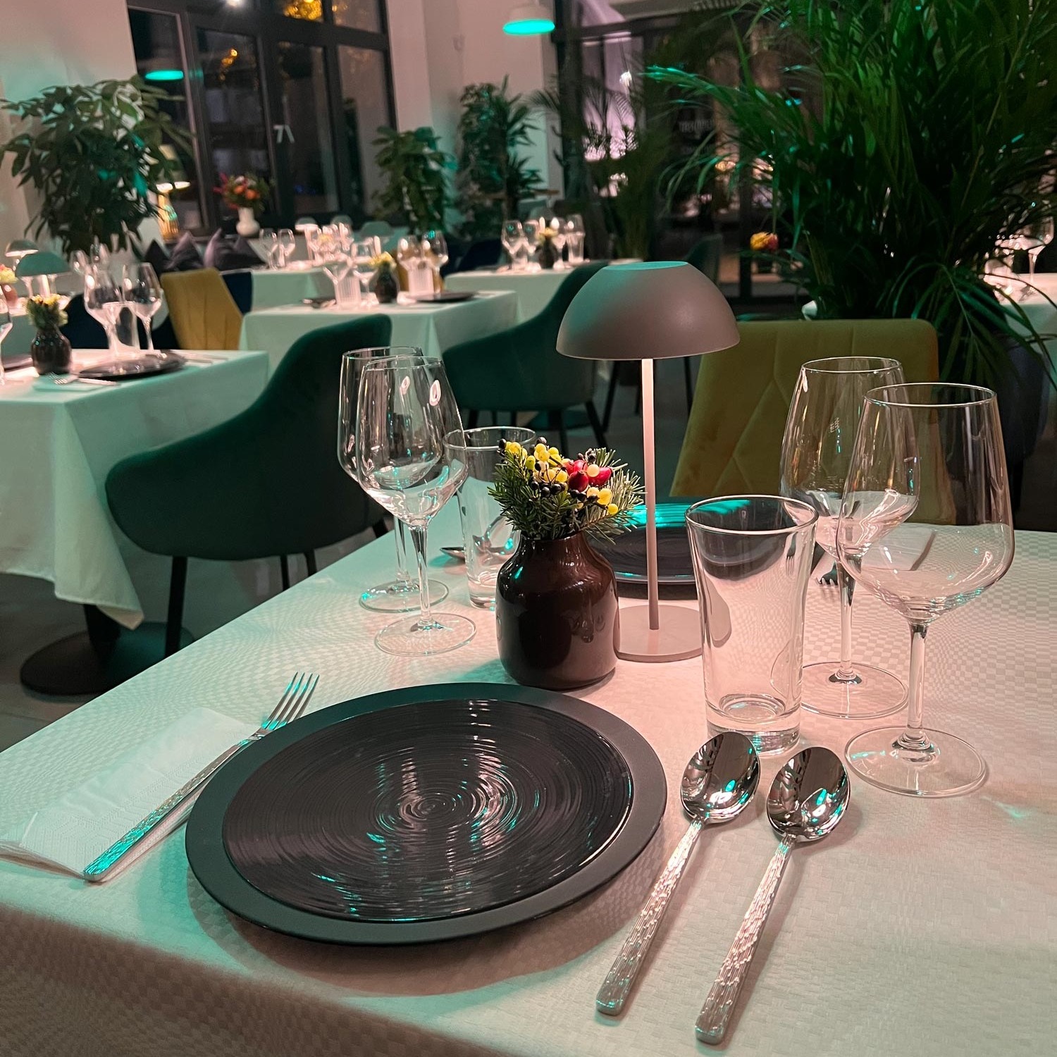 Beaujolais Nouveau borvacsora – november 20-án.
Igazán különleges estére készülünk, ahol a főszerepben a francia újbor, a Beaujolais Nouveau áll.
Csatlakozz hozzánk egy ízélményekkel teli borvacsorára, ahol a friss, gyümölcsös borhoz gondosan megalkotott fogások társulnak.
Ez az este nemcsak a gasztronómiáról, hanem a hangulatról, a közösségről és az újbor ünnepéről is szól.
A helyek száma korlátozott, ezért érdemes időben lefoglalni a helyed.
Jegyekhez irány a BIO vagy korlátozott számban megvásárolhatóak az Emmarozs Grandban!
 #emmarozs #sourdoughbakery #emmarozsgrand #beaujolaisnouveau