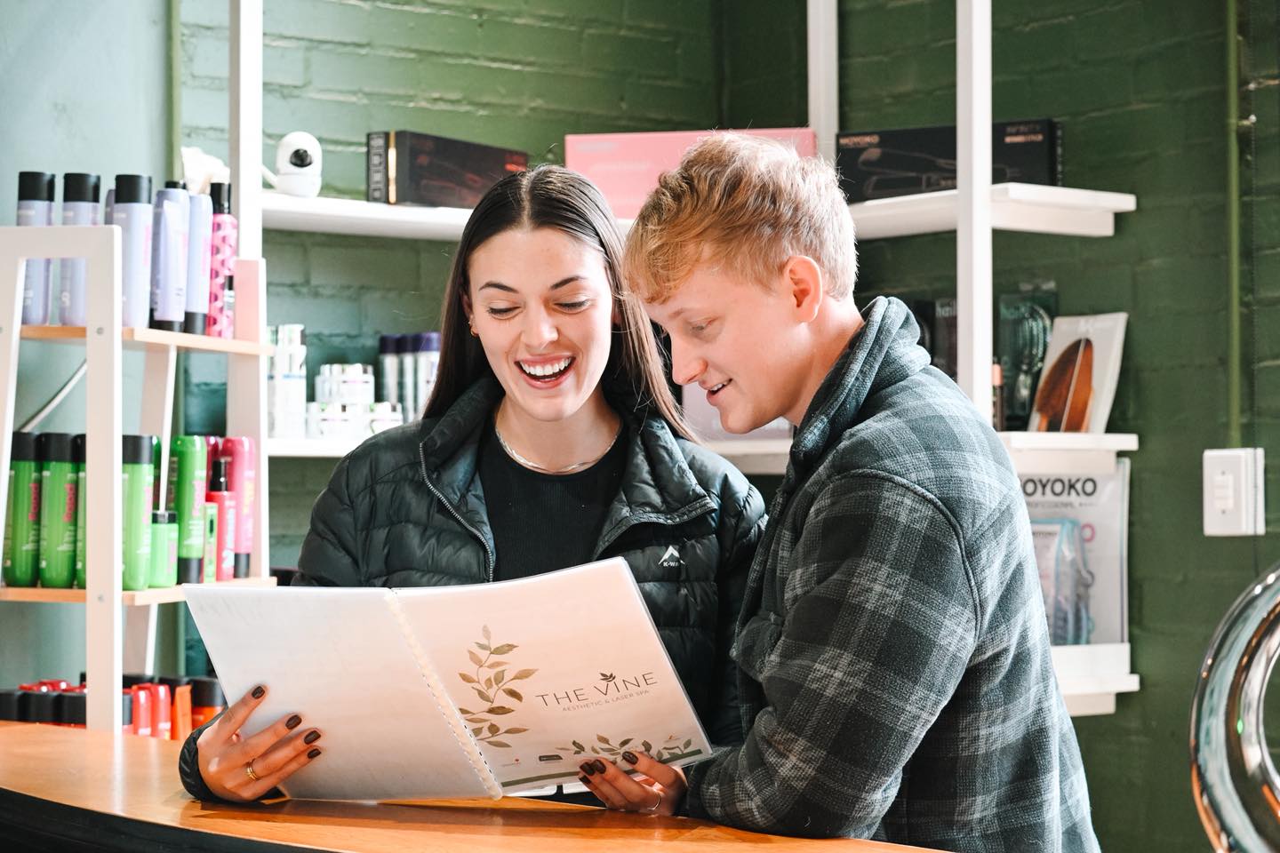 Spoil each other with a couples massage 🌹
It can always be valentines month at The Vine 🌿
#haircare #thevinespa #spoil #thevinesalon #thevinepmb #salonday #laserhairremoval #skincare #thevineaestheticandlaserspa #youdeserveaspoil #spaday #spoilyourself