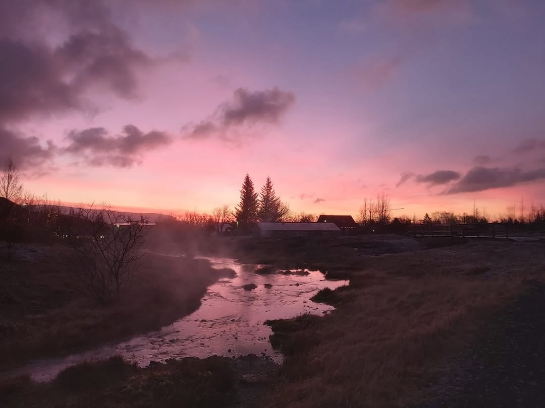Winter in Iceland brings a magical pink glow to the sky, especially during sunrise and sunset when the sun hovers low on the horizon. The soft light gives everything from snowy mountains to steaming geothermal areas a dreamy, pastel tone. It’s a photographer’s paradise, so keep your camera ready; the golden hour lasts longer here and every shot feels like a painting.
#icelandtrip #visithveragerði #WinterVibes #southiceland #winter