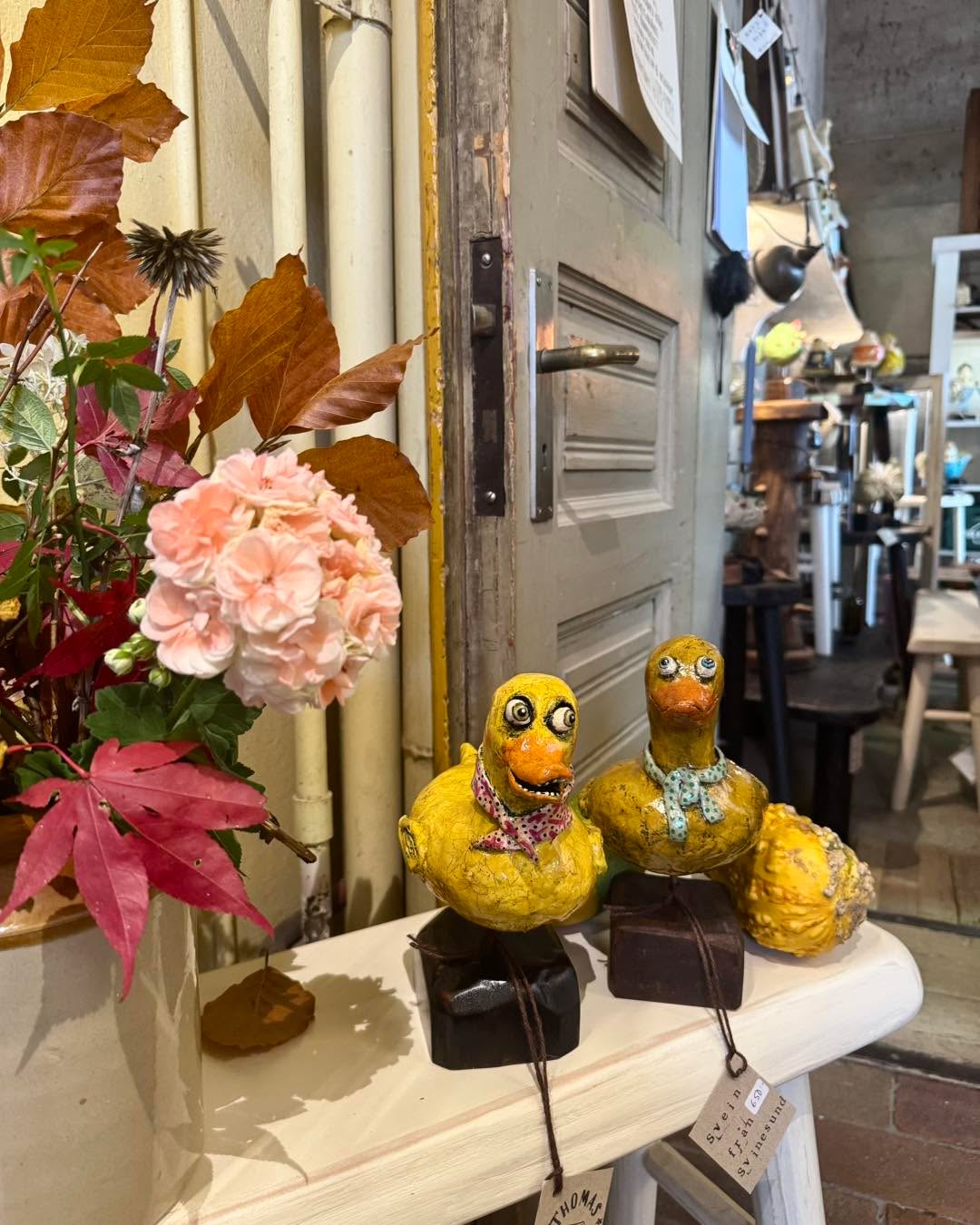 Som vanligt är butikerna öppna idag här på Spinneriet i Lindome! Kom förbi och njut av stämningen och passa på att upptäcka något nytt🌟
Glad halloween och trevlig helg på er alla🧡
#spinneriet #unikabutiker #smultronställe #halloween #spinnerietilindome #utflyktigöteborg