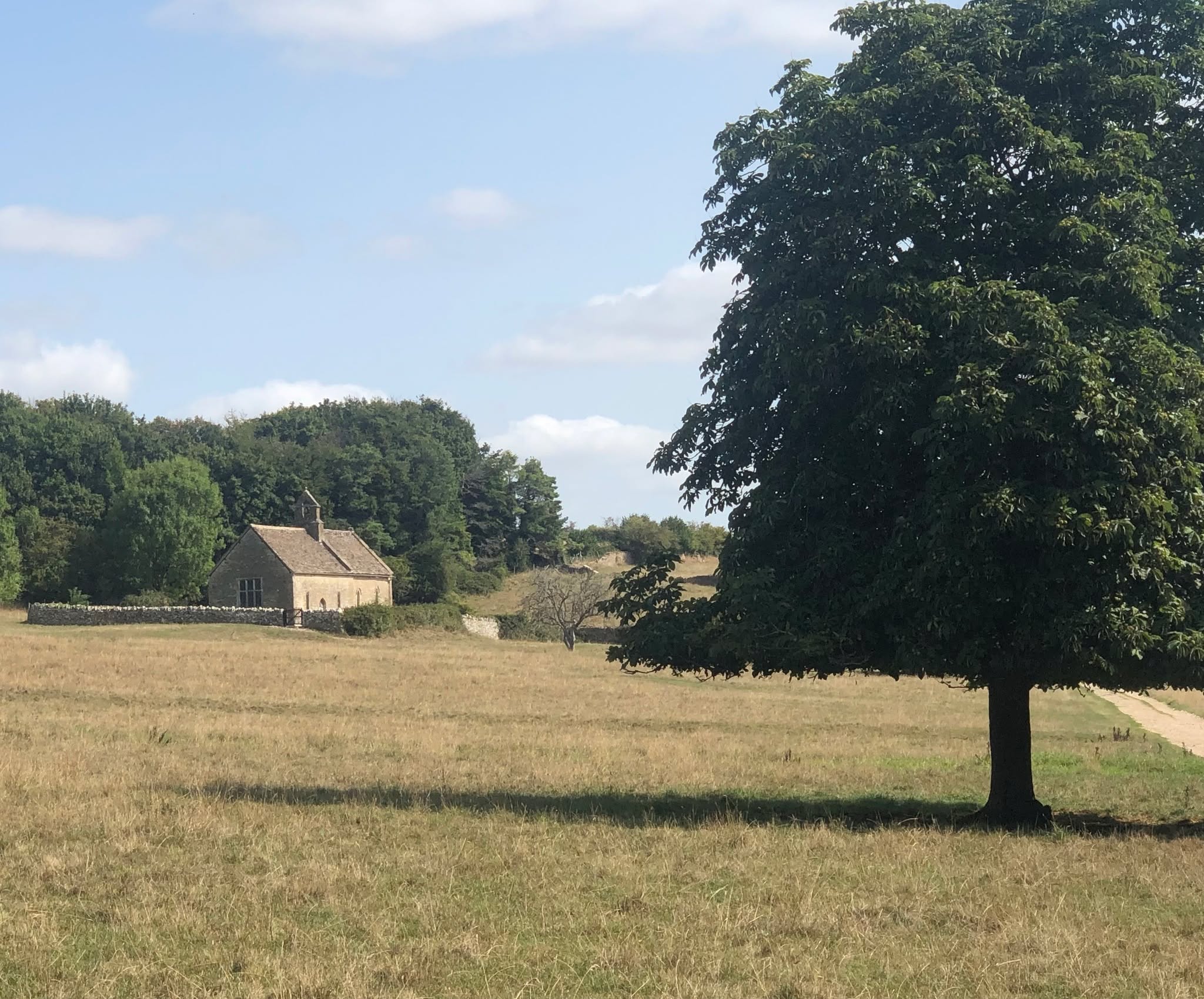Widford's 14th century church sits alone in a field, a remnant of an abandoned village. I sometimes take clients on a lovely walk here from nearby Swinbrook. Always gets a "wow!".
#offbeatcotswolds #bluebadgeguide #bluebadgeguides
#britainsbestguides #Cotswolds #thecotswolds
#inthecotswolds #cotswoldcountry #Cotswolds_Culture #lovethecotswolds
#discoverthecotswolds #visitthecotswolds #discovercotswolds #cotswoldslife #cotswoldlife #thecotswolds
#your_cotswolds
#cotswolds #thecotswolds #cotswoldvillage #visitengland #englishvillage
#englishcountryside
#explore_britain_ #traveling_uk
#photosofengland #instabritain #europetravel
